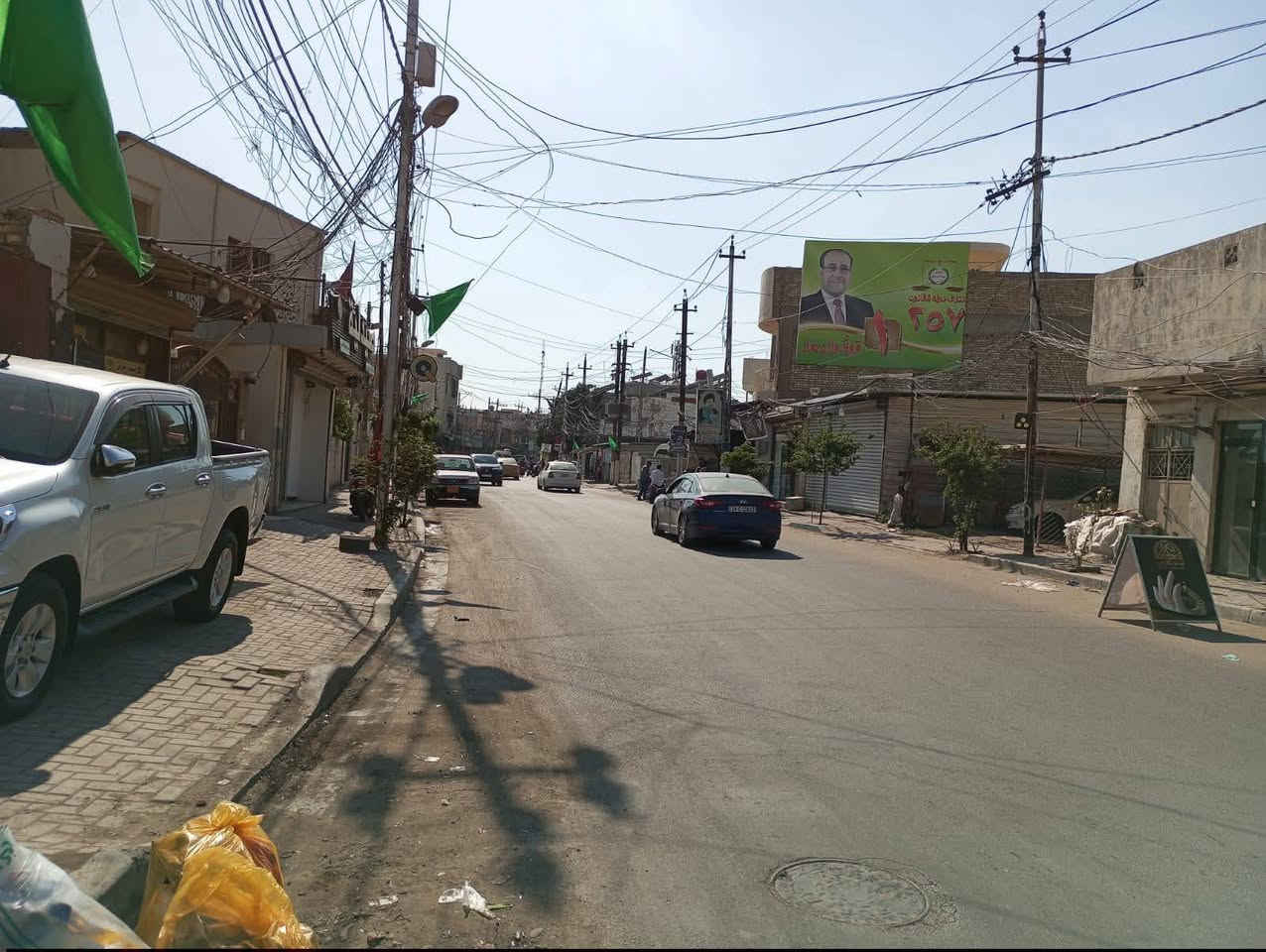 السلام عليكم تعلن شركة الجبوري للعقار والمقاولات العامه عن بيع قطعة أرض تجارية ملك صرف سكني في منطقة الكريعات قرب مطعم هم هم على الشارع الرئيسي
1 المساحة 140 متررر
2 الواجه 6 متررر وربع
3 النزال 22 مترر ونص 
4 السعر 4 ملاين وربع المتر الواحد وبيه مجال
عنوان الشركة الكريعات الكويتي شارع حسينية ابي تراب قرب فلكة القرغولي استفسار اتصال على الارقام التاليه 
*********** أبو صكر الجبوري 
***********
