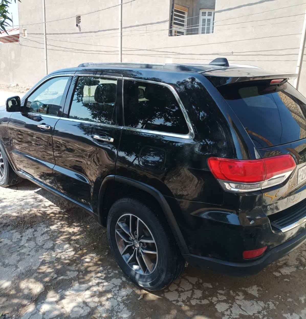 🚗 للبيع: جيب كراند ليمتد 2017
📍 مكان السيارة: بابل – مركز المدينة
📞 للتواصل: ***********
📊 المسافة المقطوعة: 125 الف كم 
🛠️ المحرك: 6 سلندر – 3300cc

السعر مناسب جداً 🔥 
اكتب تعليق ويوصلك السعر خاص 📩 

• فول مواصفات فئة Limited 

⚠️ أضرار السيارة:
• وارد أمريكي
• صور الحادث مرفقة مع الصور
• ضعف في المحرك

📌 تفاصيل إضافية:
• رقم السيارة: واسط الدولي الجديد
• باسم المالك تحويل مباشر
• لون السيارة: أسود

السعر مناسب جداً 🔥 
اكتب تعليق ويوصلك السعر خاص 📩
