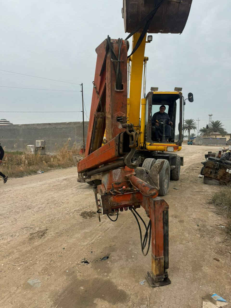 كرين ٥طن للبيع السعر 10$ عشر ورقات هاتف *********** أبو باقر
