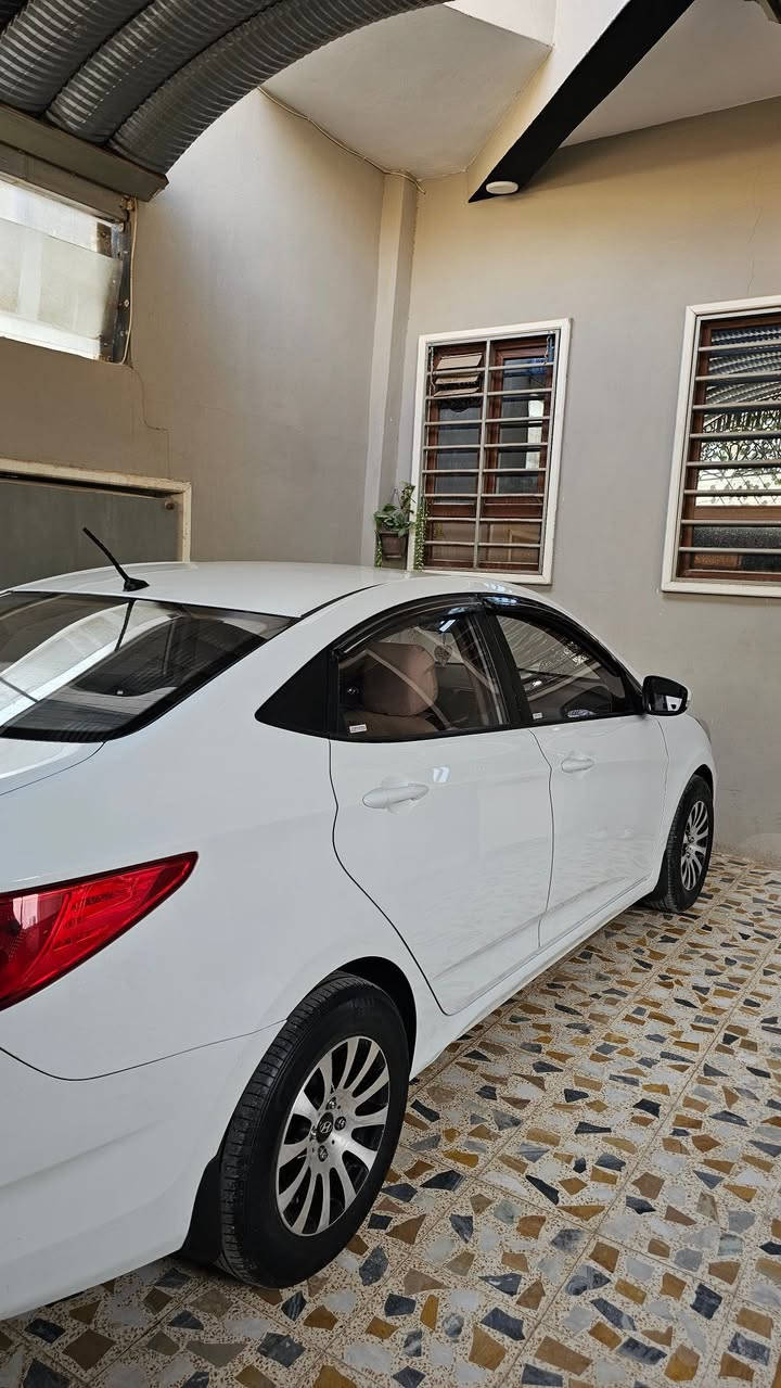 اكسنت 2016 خليجي محرك وكير امريكي 16 جي دي اي ضررها 3 قطع بدون دواخل وبيه قفسات ازغيره بلسقفيه  رقم نينوى اجنبي السعر 90
***********
