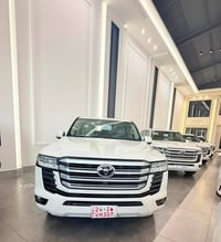 توفر  لاندكروزر 2026  بجميع الفئات   بأصدار جديد  TSS  وبضمان الوكالة ...