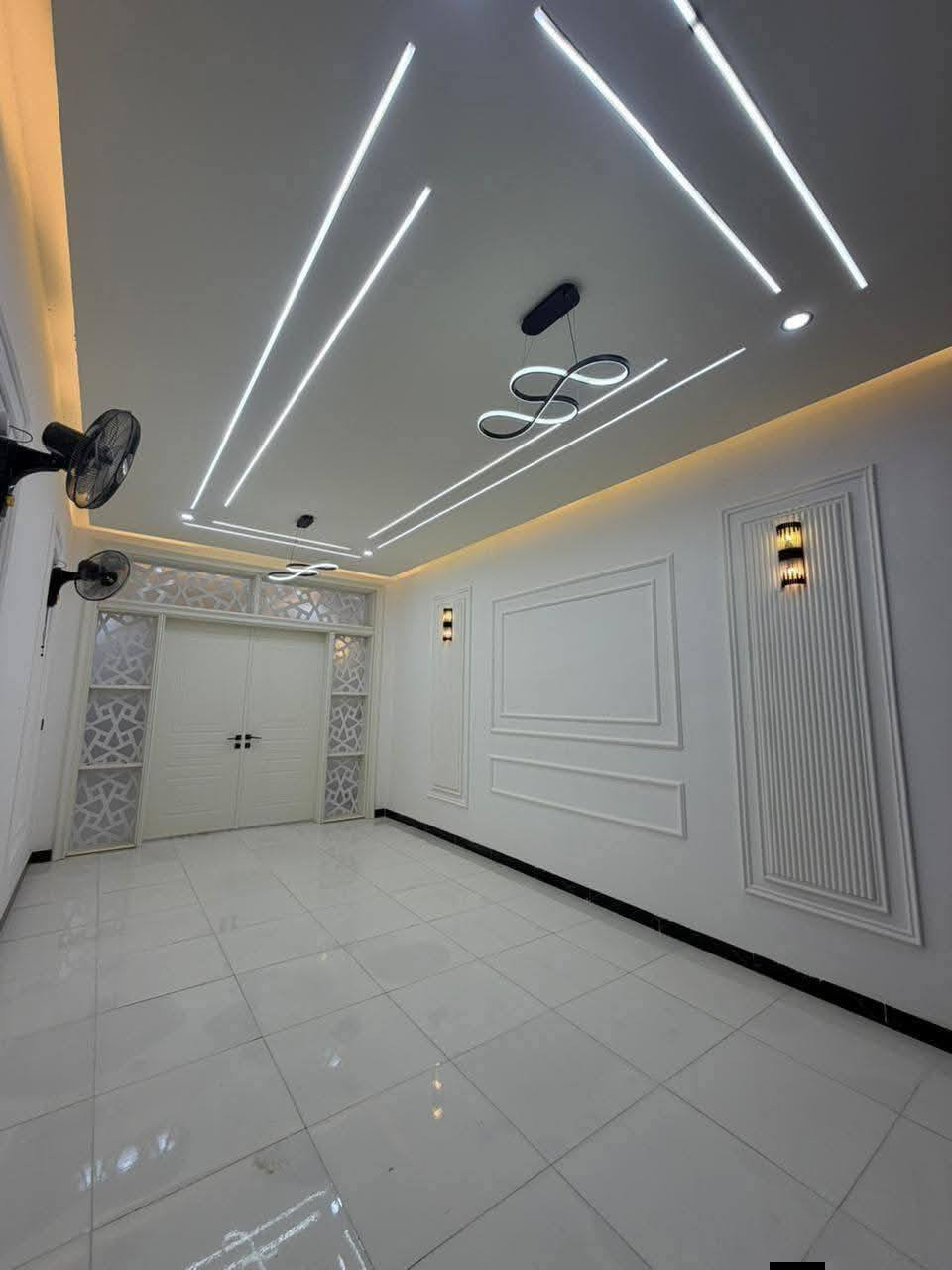 #يعلن مكتب النور مقابل قريت الغدير عامود 262مباشر ع الشارع
#الخط_الاول_يبعد_عن_الشارع_150_متر_قريب كلش
مساحه 150 بلاش 57مليون وبي مجال
***********
✅ مشمول بقرار التطويب بيت بناه طابوك صب كونريت بناه جناي 

موقع /نجف 🏡
مقابيل قريت الغدير 

البناء 🏡 
غرفه 2 /صاله/مطبخ /  صحيات/داخل وخارج /وستقبال 
بناء مرتب/ اساس + سقف كونكريت + طابوك***********
 واتساب وتصال 

ألخدمات 🏡 
ماء/كهرباء/مدارس/سوق/تبليط/لحد الباب
