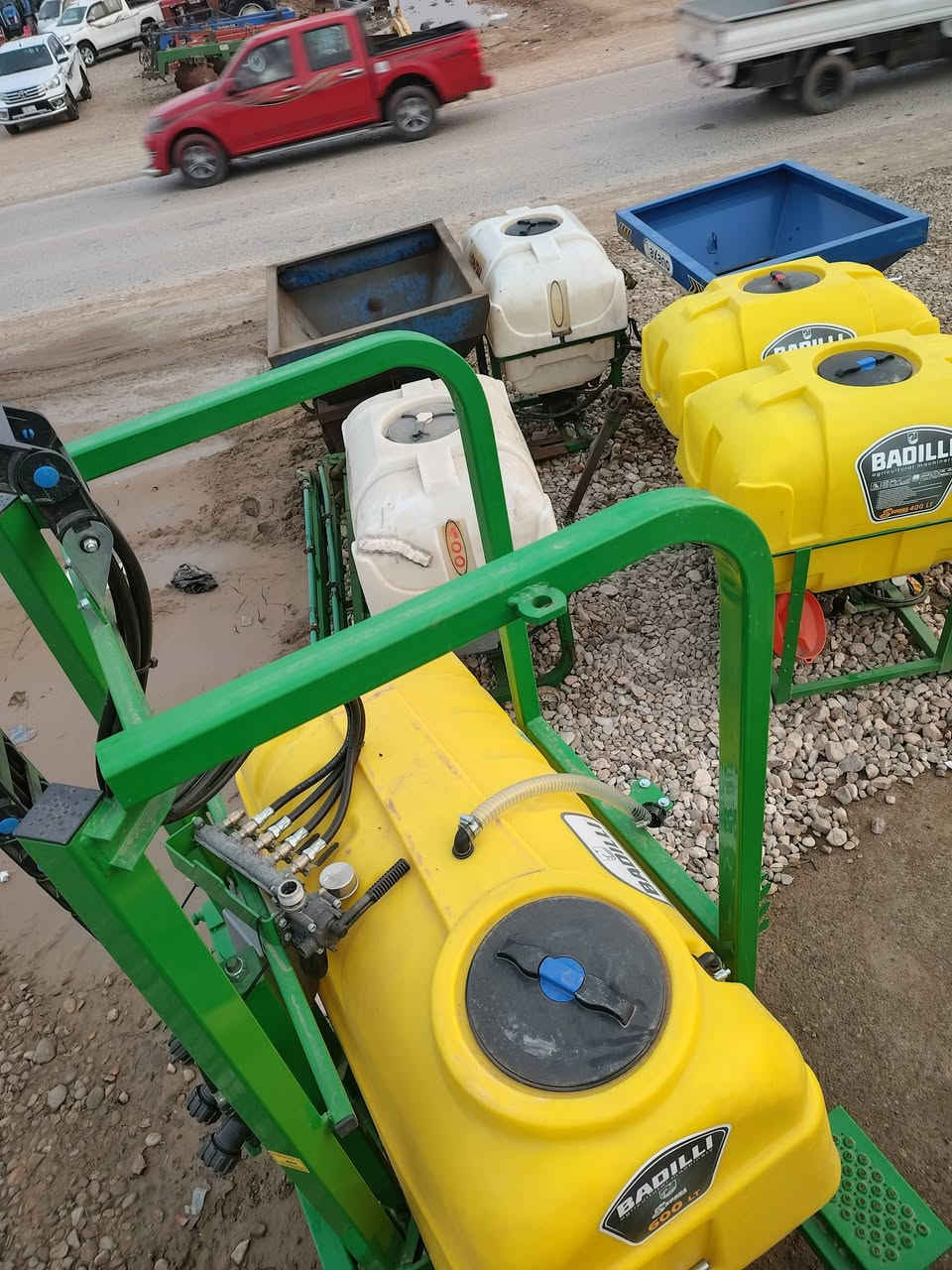 موجود حجم 800 مرشه كوبره جناح ثقيل سليت ترهم مراوس
موجود حجم 600 جديد جناح ثقيل سليت ترهم مراوس
حجم 400 جناح ثقيل اكو مسخدم اكو جديد
*********** مكان واسط الزبيديه معرض حجي حاتم
