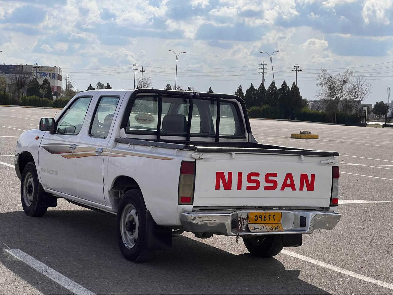 نیسان مودیل2009 پارچە رەشە لەسەر ساغەی بێ لێدران
بۆدی بیلادیە گێڕومەکینەوتەبرید بەشەرت پیش وپشت کەپس ناو سور جام کارەبایە یەك دینارمەسرەفی تیدا نیە
شوێن هەولیر بنەسلاوە رقم تلفون:***********
سحری.105کەمێك مجال 
گۆڕینەوەش دەکەم بەدڵم بیت أربيل, العراق
