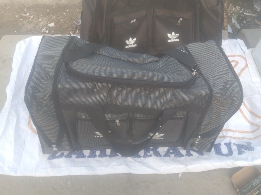 جنطه سفر حجم كبير حجري  كتان اصليه السعر 7000يوجد خدمه توصيل ناصريه سوق الشيوخ 3000توصيل ***********
