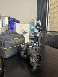 كامره نيكون d7500 وياها عدسات اثنين الاصليه مالتها و 50m الكامره كامله...