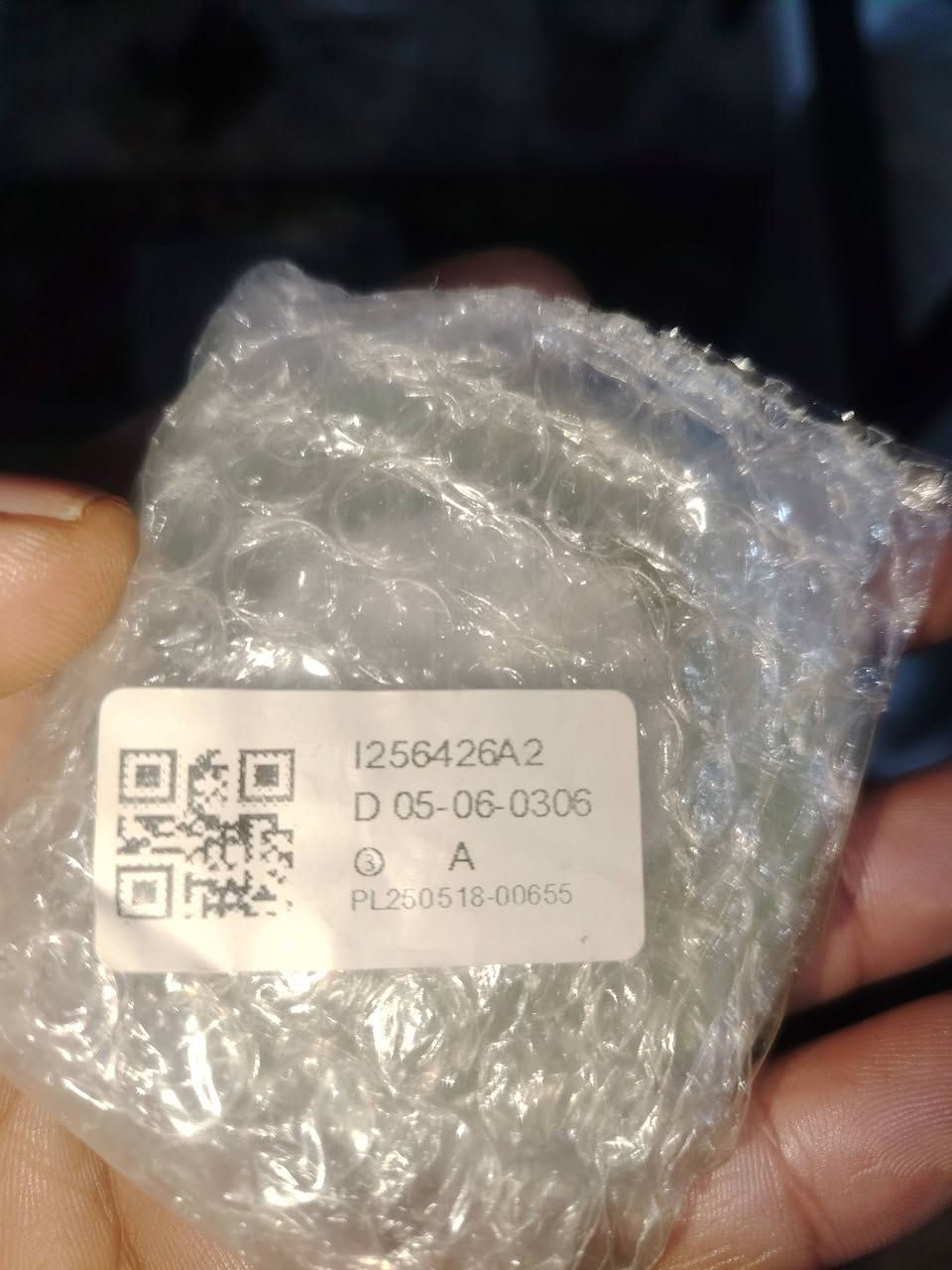 القياسات كاملة:
🔥 لقطة هندسية - عجلات MISUMI اليابانية الأصلية 🔥
​يا أهل الورش والمصانع، هاي البضاعة للي يدور "دقة" وعمر طويل. عجلات أصلية من شركة MISUMI اليابانية، مو مال سوق عدي، هاي قطع هندسية احترافية.
​ليش هاي العجلة صيدة؟
​ماركة عالمية: إنتاج شركة MISUMI اليابانية.
​كود الترتيب الهندسي: الكود الفني مالتها D 05-06-0306.
​رقم القطعة (Part Number): الموثق عالمياً هو I256426A2.
​تثبيت فول: تتميز بوجود 2 براغي تثبيت جانبية (Double Set Screws) حتى تقعد على "الشفت" بكل قوة وما تفلت أو تفر.
​المادة: قلب ألمنيوم صلب مغطى بطبقة بولي يوريثان (اللون الأخضر) درجة أولى، تتحمل أوزان وحركة ناعمة.
​📌 التفاصيل:
​الكمية المتوفرة: 10 قطع فقط.
​الحالة: جديدة بباكيتها (Wrapping).
​السعر: للاستفسار راسلونا خاص 
​📞 للتواصل والحجز:
أبو الفضل: ***********
الموقع: البصرة​من خلال قراءة الكود D 05-06-0306 المكتوب بالصورة، هاي هي القياسات الرسمية لشركة Misumi:
​القطر الخارجي للعجلة: هو 50 ملم (أول رقمين بالكود 05 تعني 50 ملم بالقياس الهندسي مالتهم).
​عرض طبقة اليوريثان: هو 6 ملم (الرقم الثاني 06).
​قطر الثقب (الشفت): هو 6 ملم (الرقم الأخير 06).
