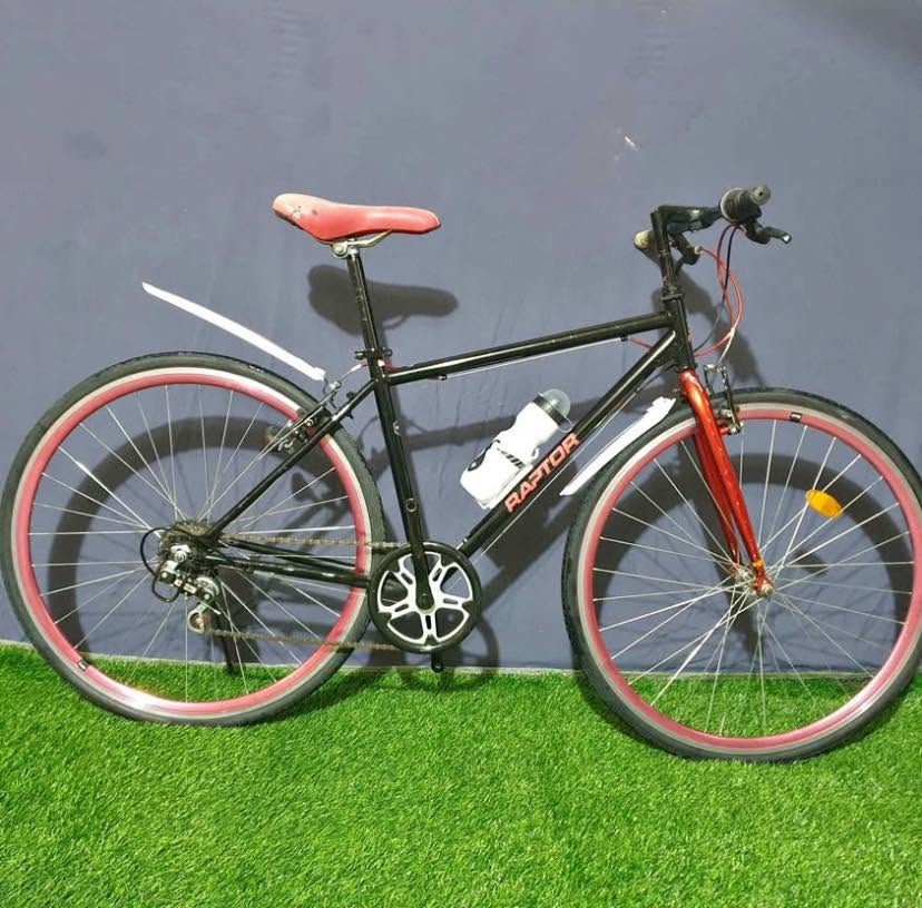 السلام عليكم
بايك رياضي RAPTOR - C700
حجم 28
اصلي بالة
مستخدم اقل الشهرين بمسافات قريب يعني بعدة نظيف
جاهز بدون اي نقص مزود بلايت باتري + ستاند تلفون + خوذة + السرجين اثنينهن الموضحات بالصور موجودات وياه واحد طبي والثاني رياضي 
الگير 7 شيمانو اصلي
بسعر ١٤٠ وبي مجال
واتساب : ***********
