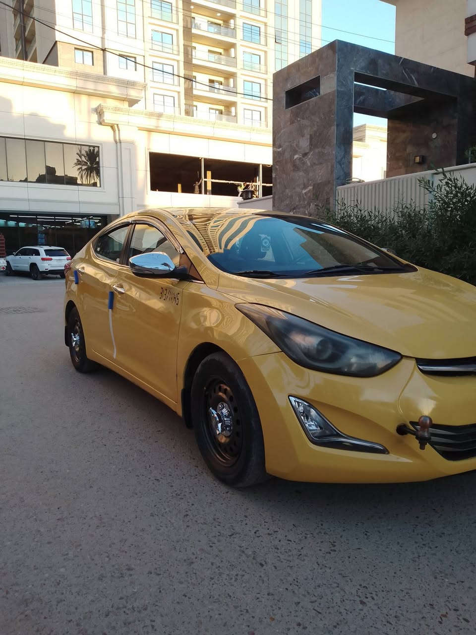 السلام عليكم سياره النترا موديل 2015 وارد خليجي سياره بسمي مصفره غرامات هياه  كير محرك جدد محرك 2000دوش سياره فول عدة البصمه السعر 110بيهه مجال بسيط العنوان بغداد ساحه اللقاء الرقم ***********
