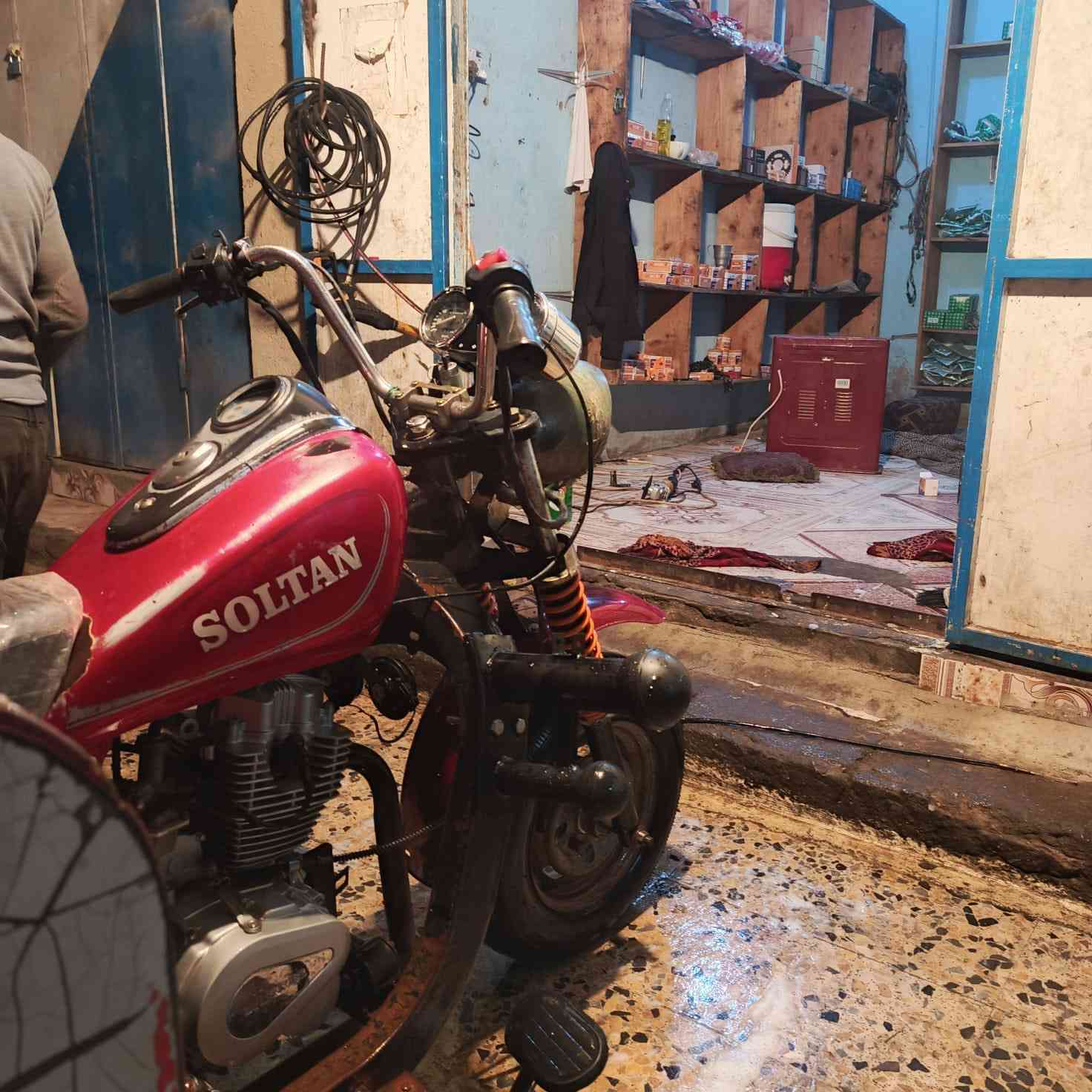 سلام عليكم شباب ستوته للبيع موديل2014ستوته ناعمه مكينه كفاله عامه شاصيه كفاله عامه ستوته كله مكفوله بس البدي ماله معمر (مكاني العماره دبيسات)تواصل عل رقم ما متواجد بل فيس (***********)
