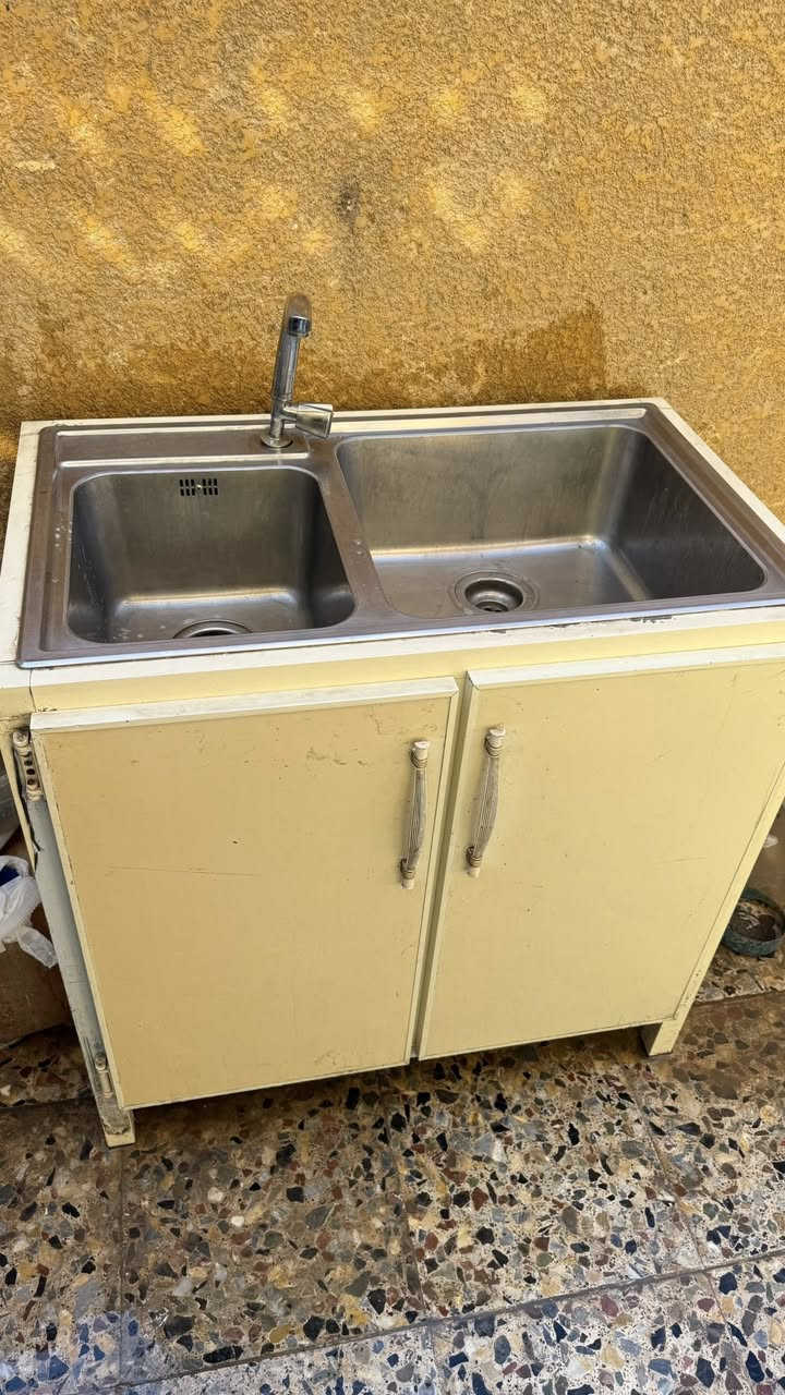 طباخ سعره 150 الف
دكت سعره 125 الف 

جام خانه سعره 75 الف 

ميز سلستيل سعره 75

سنك بابين سعره 75 الف
***********
