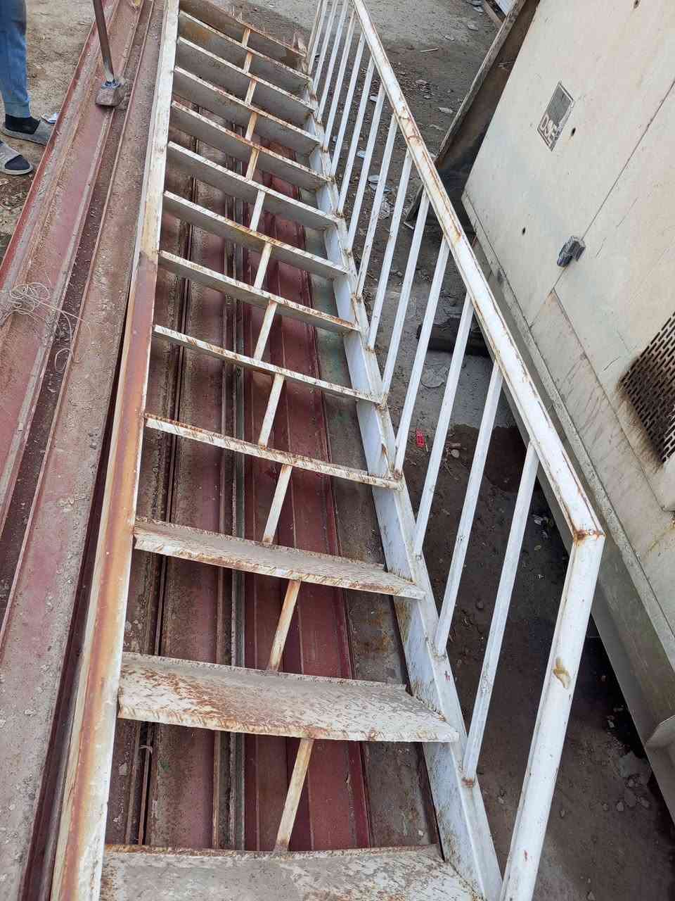 للبيع درج ٤مترات ونص والعرض 80 حديد ثقيل ونظيف جدا  مكاني بغداد الغزالية
***********
***********
***********
