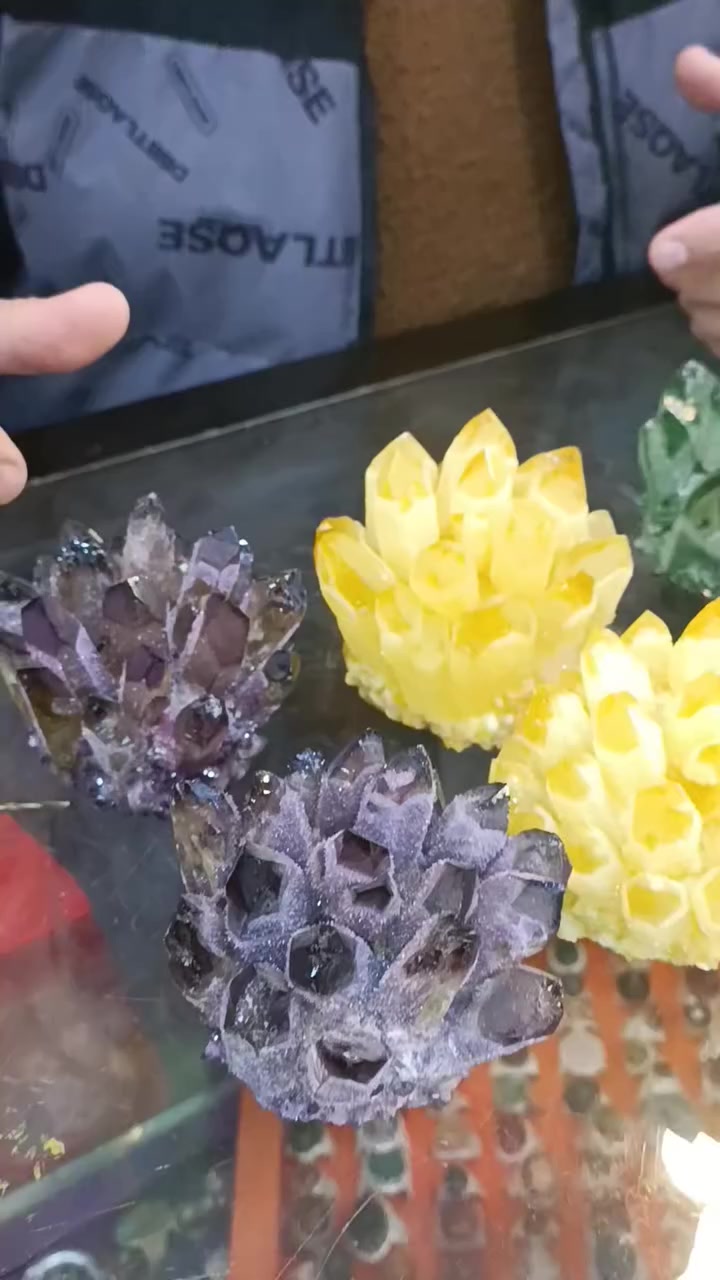 بلورات من الاحجار الكريمه الطبيعيه 🔮
بلورات احجار خام اصلي مئة بالمئة 💯
شكل انيق وراقي🤩 يعكس الجمال الهادئ 
بلورات ولا اروع يجمع بين الاحجار 💎والطبيعة 
 لمحبين نوادر الاحجار الكريمه 

النوعيات المتوفرة . جمشت . فولورايت . سترين . كوارتس . ابيض . كوارتس نفطي.  

هاي مو مجرد قطعة عادية هاي مستخرج  
من أجبال البرازيل 🇧🇷 احجار خامة اصلي طبيعي 
 للبحث أكثر عبر تطبيق كوكل 🤔

متوفر عند ( صاحب المميز ) 🥇 للطلب والاستفسار 📩 خاص هنا و واتساب *********** يوجد توصيل 🚚 كل المحافظات العراق 🇮🇶 و دول العالم 🌎
