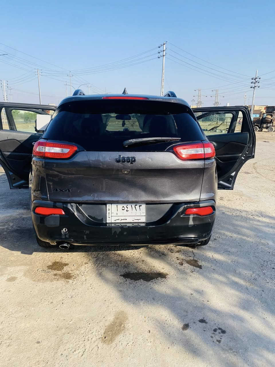 سلام عليكم جيب شيراكي بزون البيع مديل 2016 كفاله مكينه حداديه جديده تخم تاير جديد سياره حلوه رقم المبايل***********
