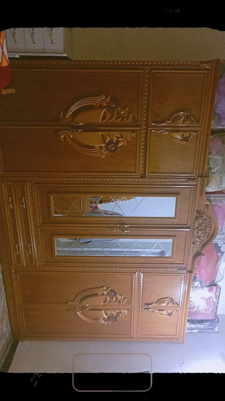 السلام عليكم غرفه اخشاب صاج حطاطه درجه اولى استخدام 8 اشهر فقط للبيع السعر (مليون و750) وبيهه مجال مكاني حي الجمهوريه قرب الكماليات *********** يتوفر واتساب
