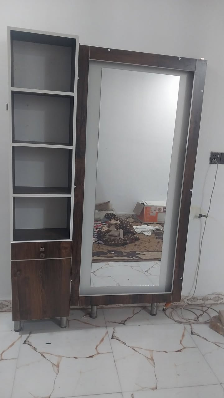 غراض حلاقه للبيع السعر ٢٠٠ الف قفل ***********
