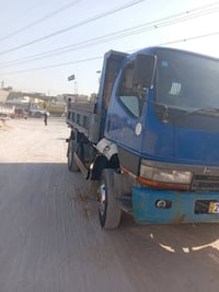 موديل ٢٠٠٠ • للبيع • شاحنة