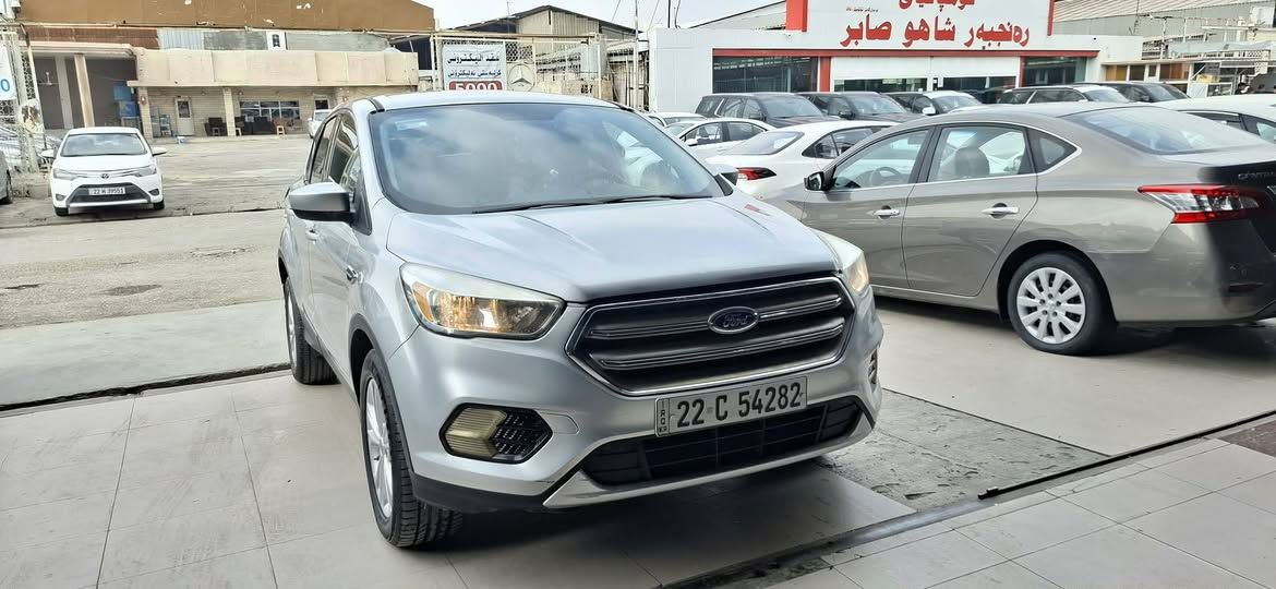 السلام عليكم
فورد ايسكيب 2017 
امريكي .. 
محرك .. شرط
كيرتوماتيك .. شرط
ماشيه 170k ..
سنويه 2029 ..
طخم اطارات جديد ..
بيها قبغ صندوك ضرر ..
بدون داخل ..
وشبر باب السايق ..
سعر 105$.. 
مكان السياره موصل ..
*********** وتساب 
مكلف بالنشر ../ 
لا تبعث  طلب صداقه 
الطبات عندي مقبطه ادخل خاص
../ كل السيارات انزلها ستوري ../
