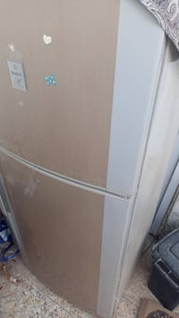 ثلاجه لبيع قيم بل يرضي الله  07780672327