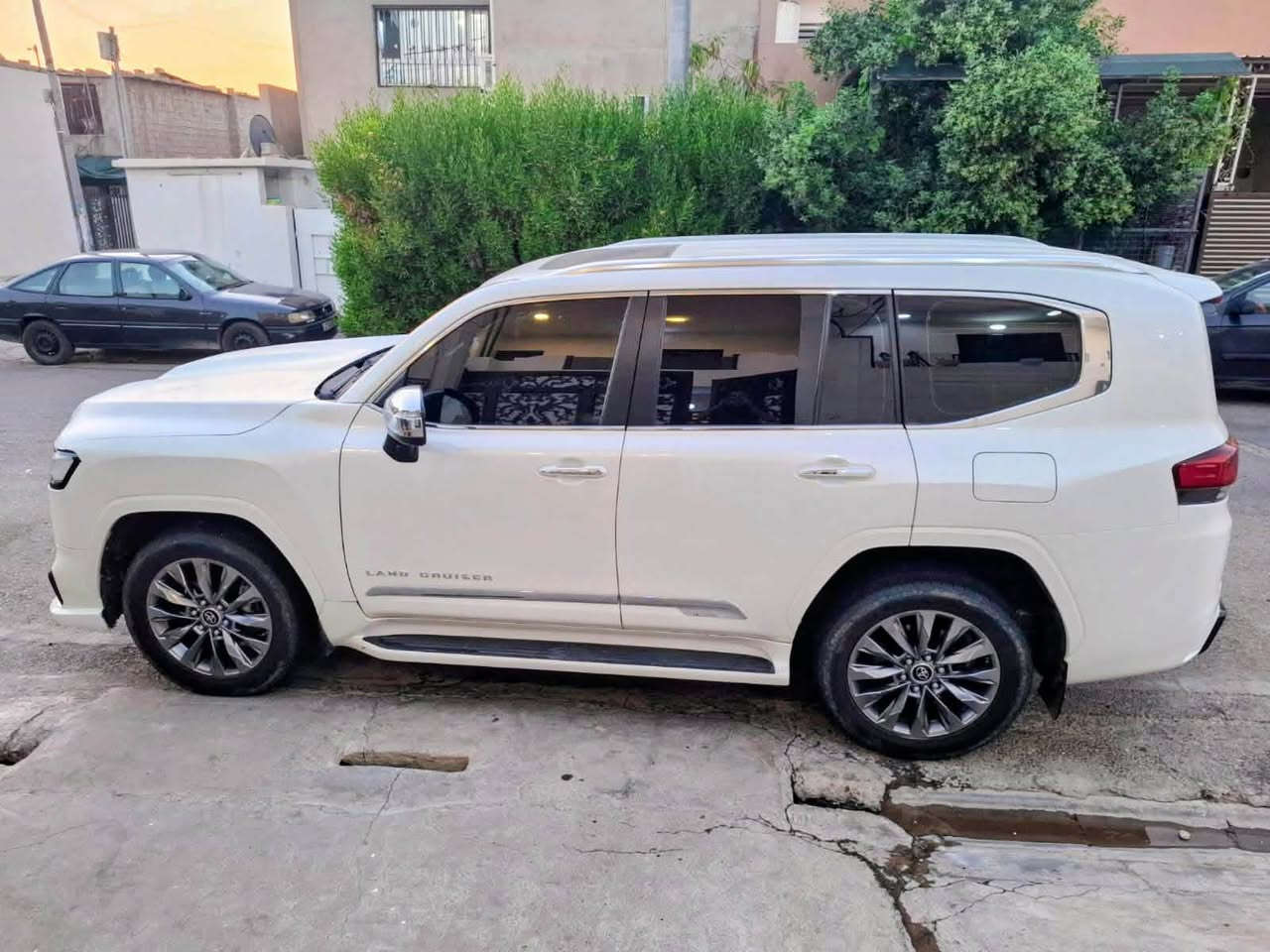 السلام عليكمTOYOTA LANDCRUISER VX LIMITED 

لاندكروز 2023VX ليمتدد 

SAS ساز اصل بعدها  بلضمان

ماشيه 80 الف كيلو 

مكفوله كفاله عامه من صبغ وتبديل وكير ومكينه 
ملاحظة بية 10سانتيم PDR راس بونيت بدون دواخل بدون كلشي 
دعامية ل دعامية بشرط

المواصفات فول الفول 1/1

. كشنات تدفئه وتبريد

.كشنات جلد وخزن ميموري وكهرباء

.حساسات امامي وخلفي

رادارات امامي وخلفي

.جنطه كهرباء +كشنات خلفيه كهرباء

.تشغيل عن بعد+ تركشن

.سلايت +زراك لايت

.شاشات خلفيه+ شاحن لاسلكي

.تحكمات ستيرن +محرك V6 طبيعي

مكان السياره كركوك

السعر 690 ورقه وبي مجال شرائ
*********** كركوك, العراق
