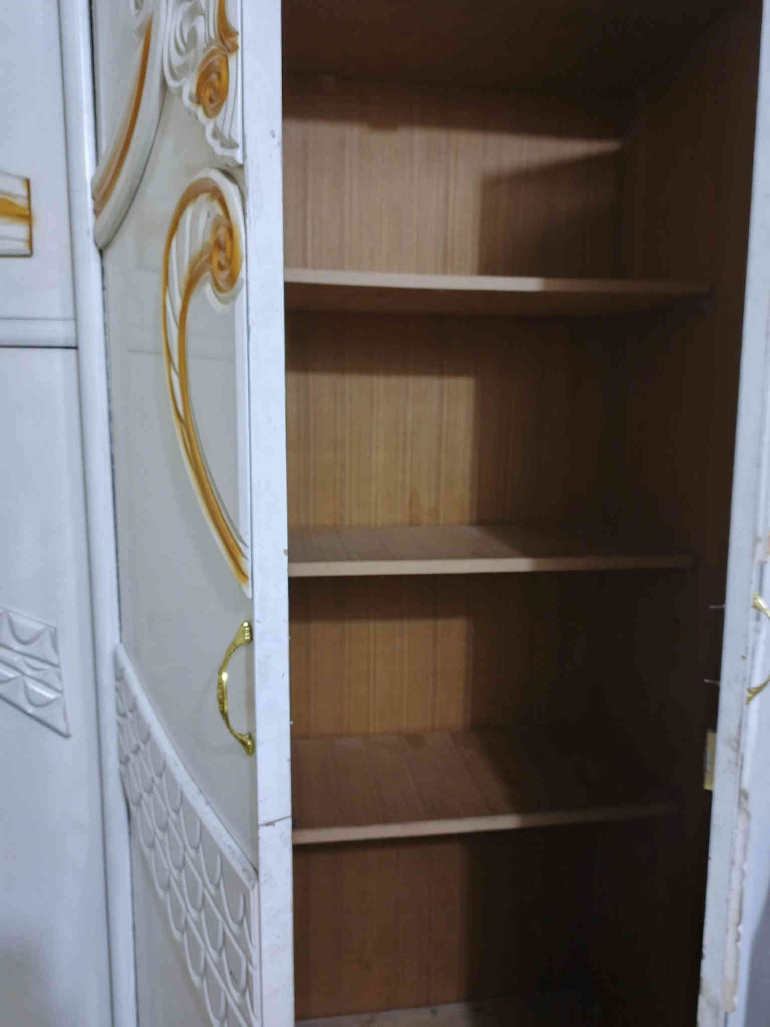 السلام عليكم
عندي غرفه صاج عراقي. 4 ملم
نضافه 80/💯 التراث 
800 الف وبيها مجال 
رقم/ ***********
