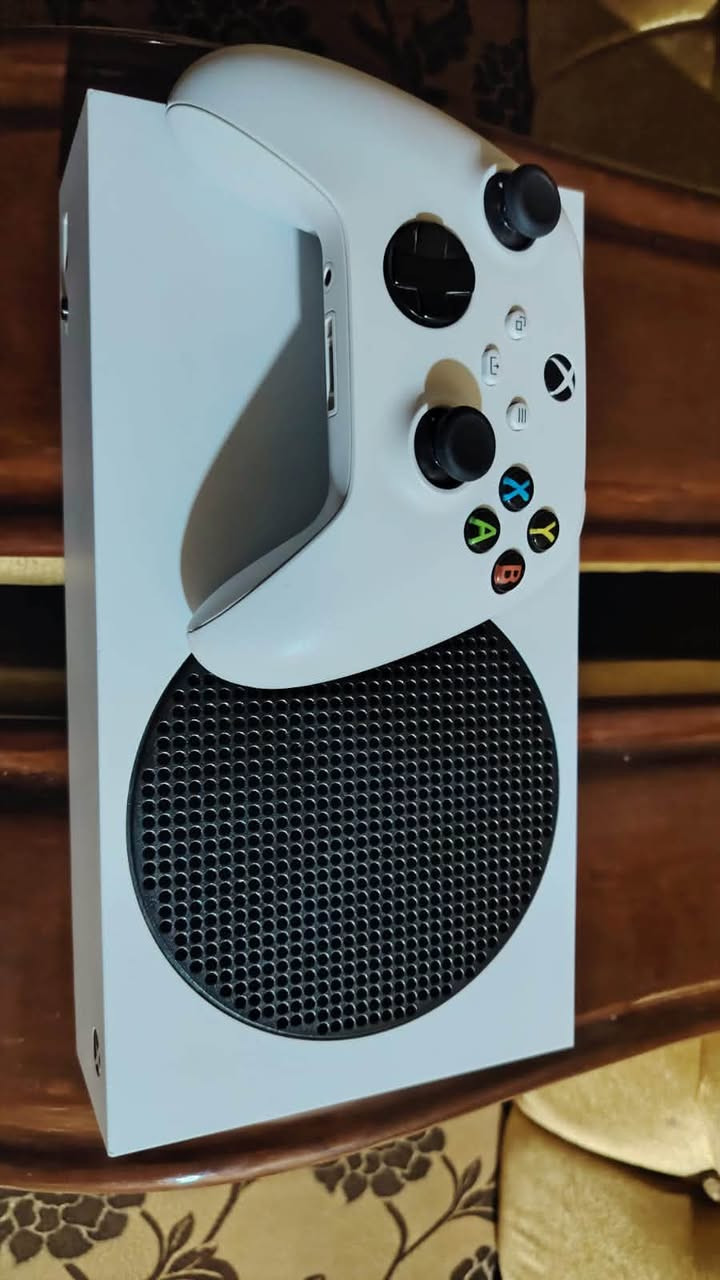 🕹️Xbox series s
💾512gb
الجهاز نضيف جداً لوك ستيكر اخو الجديد
اصدار 2022
مع جويستك1اصلي وبطاريه وبيه اشتراك كيم باس شهرين تقريباً 
السعر 450الف
العنوان البصرة القبله
رقمي***********📞
مامتواجد على الماسنجر❗️
