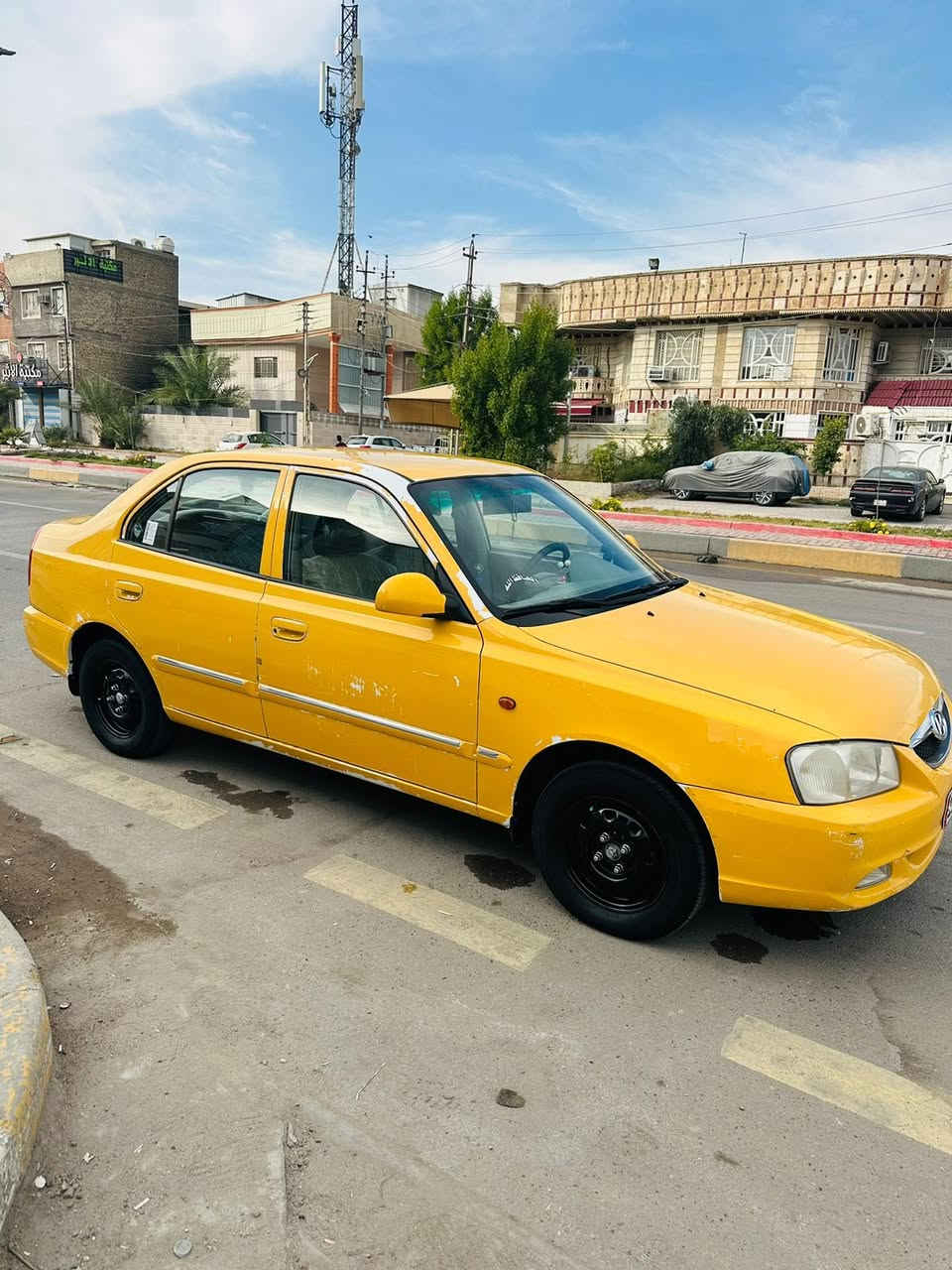 السلام عليكم شباب عندي فيرنا للبيع موديل 2014 مامعيوده مكفوله من الضربه والتبديل بسمي تحويل ثاني يوم كير ومحرك خير من الله تخم تاير صارلي اسبوع من شاده باتري جديد مدوشمه عام صدر امامي خلفي جديد والسياره بعد احله من الصور مكاني بغداد للشراي يتصل ***********
