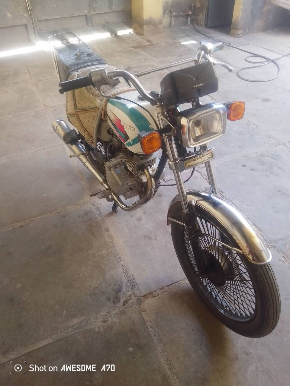 لبيع دراجه نامه برو كلك مكفوله من كلشي مكينه جديده سعر 250وبيه مجال مكاني محويل  شغاله خير من الله ***********
