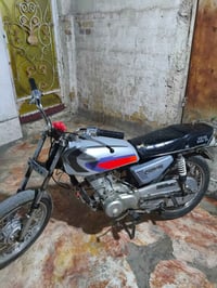 دراجه نامه دراجه نضيفه نقصه فقط ملف سعر 400 وبي مجال قليل للأستفسار 07...