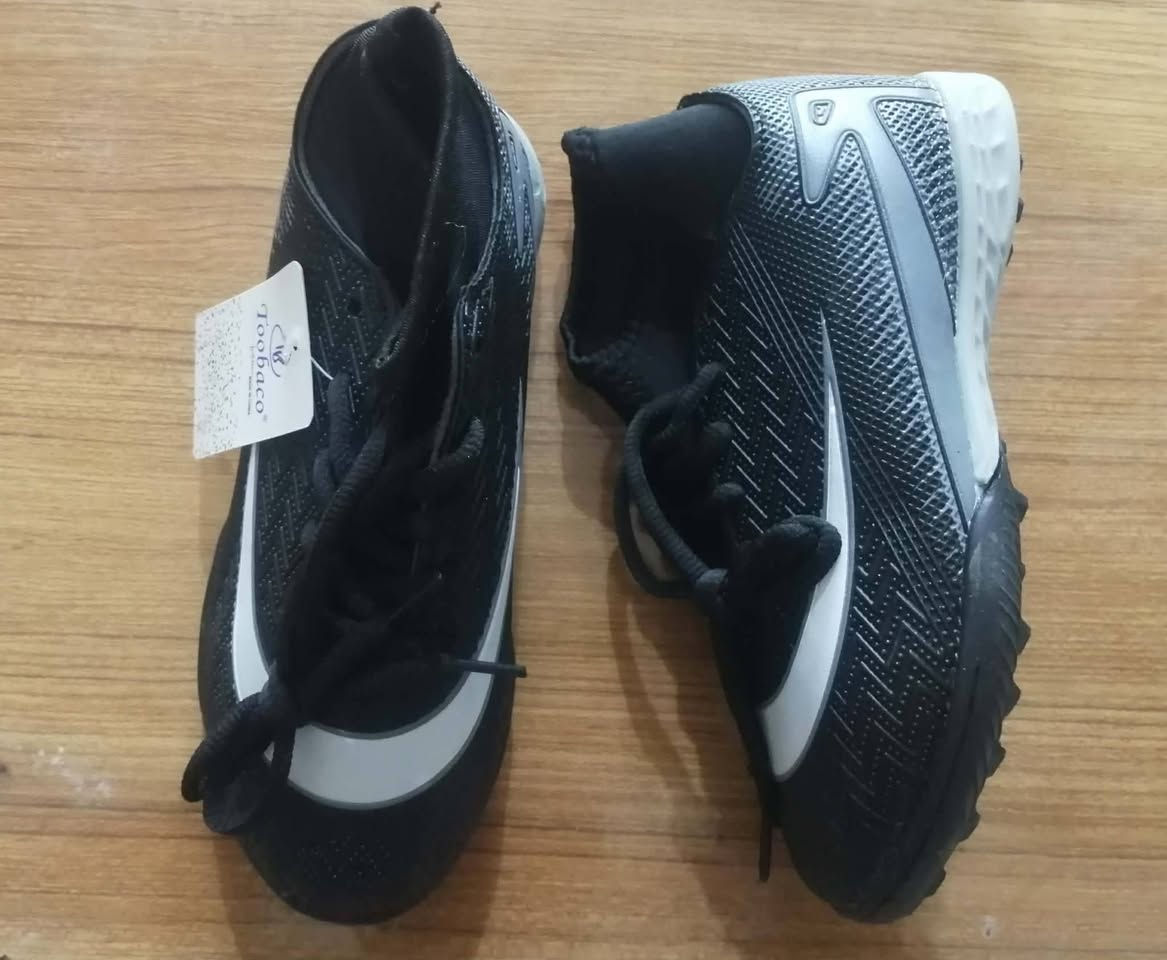 حذاء رياضي ولادي
متوفر الوان ذهبي، اسود، ابيض
متوفر قياس
31,32,33,34,35,36


**إذا كنت صاحب هذا الإعلان وتريد حذفه لأي سبب، رجاءا أرسل رسالة إلى الدعم الفني**