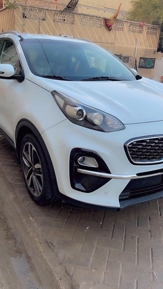 السلام عليكم ورحمة الله
سبورتج 2020 خليجي 
مشروع وطني وين متحب حول 
السيارة جديدة وجاهزة
#المواصفات
حجم المحرك 2000 دوش 
ماشيه 80 الف حقيقي  قابل للزيادة 
بدون صبغ بدون بارد بدون تبديل 
مود درايڤ ( ثلاثه انظمه قيادة )
شاشة + كامرة دواره 
حساس امامي خلفي 
تبريد قطعتين 
مري قابله للطي + اشاير بل مري
مقاعد جلد + مخمل
السيارة جاهزه مجهزه 
السعر 205 ومجالها بسيط 
وبل عافيه عل ياخذها
***********
