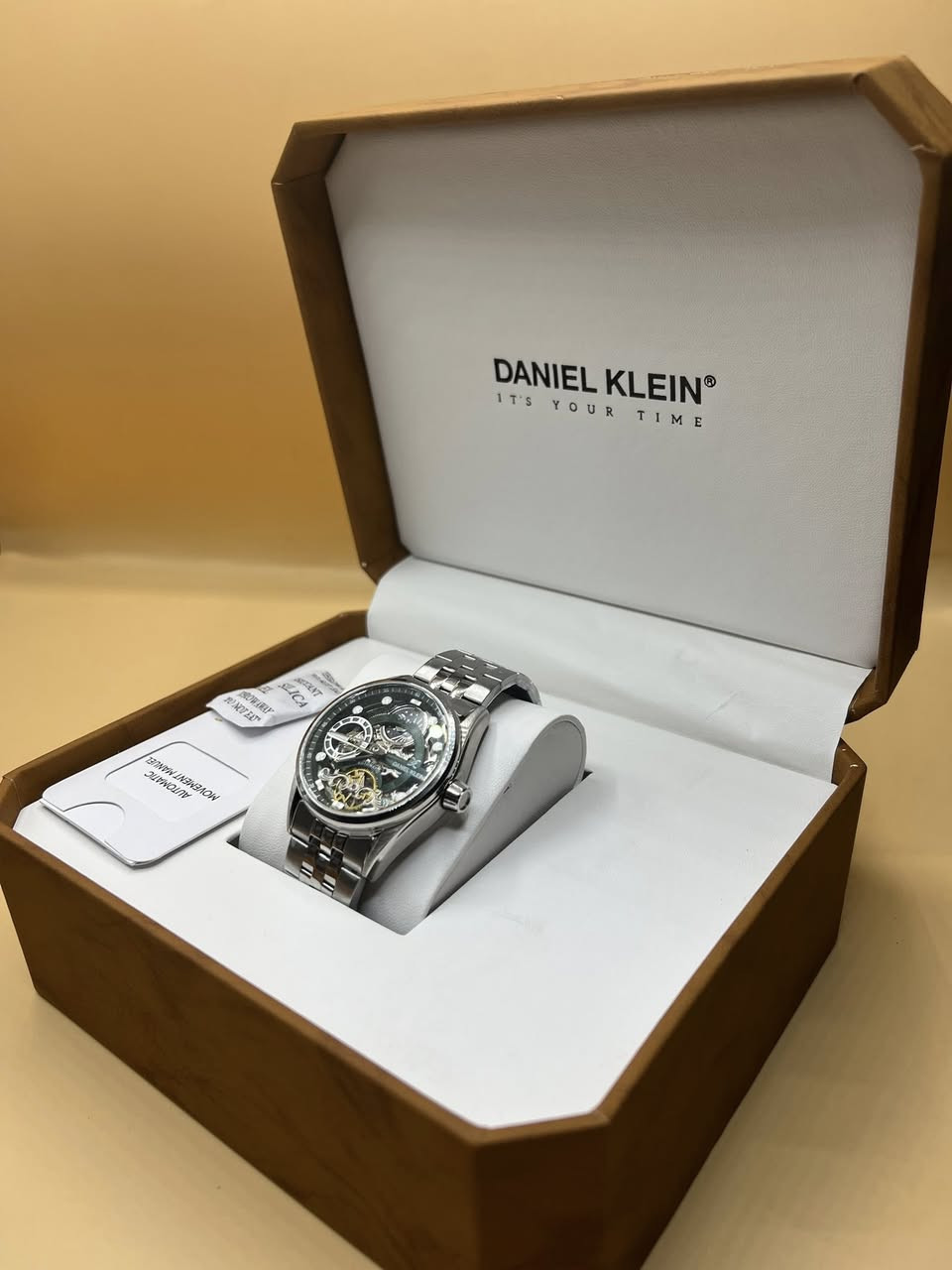 دانيال كلين وكالة اصلي اوتوماتيك كشف سكليتون شمسي قمري جي ام تي توقيت دولتين قطر 41 ملم جديدة غير مستخدمه كاملة المرفقات

السعر والحجز خاص فضلاً وليس امراً
او على الواتساب ***********
