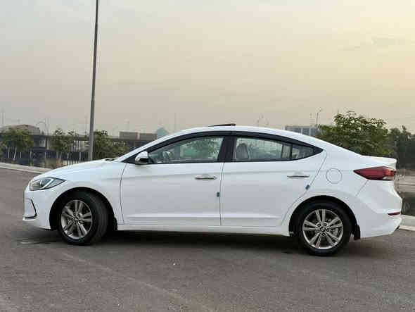 السلام عليكم 

النترا 2017 خليجي اخت الزيرو فول 1/1 عده البصمه 

السياره عل شرط بعدهه بفابلون الشركه ونايلون الشركه ماشيه  42 الف 

كشنات جلد اصلي 

فتحه سلايت  

فول تحكم استيرن

مري شفط وترحيب 

شاشه جبيره 

داخل صاج 

قطعتين تبريد 

نضام سبورت 

حساس اصلي 

ويل 16 تخم تاير جديد والسبير منازل 

يدات نيكل 

محرك 2000 دوش 

اربعه دسك 

السياره جديده كفاله عامه من كولشي 

هزه وسنويه جديده بسمي 

مكان السياره بغداد 

رقمي ***********
