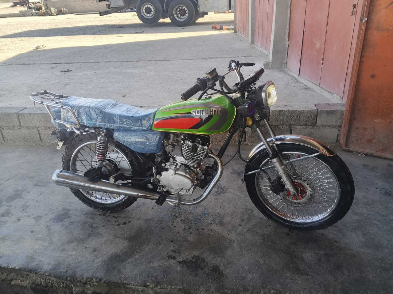 السلام عليكم دراجه للبيع 4كير دراجه حلوه ماعايزها اي شي مكان الدراجه سامراء 
سعر الدراجه 325التصال 
***********
