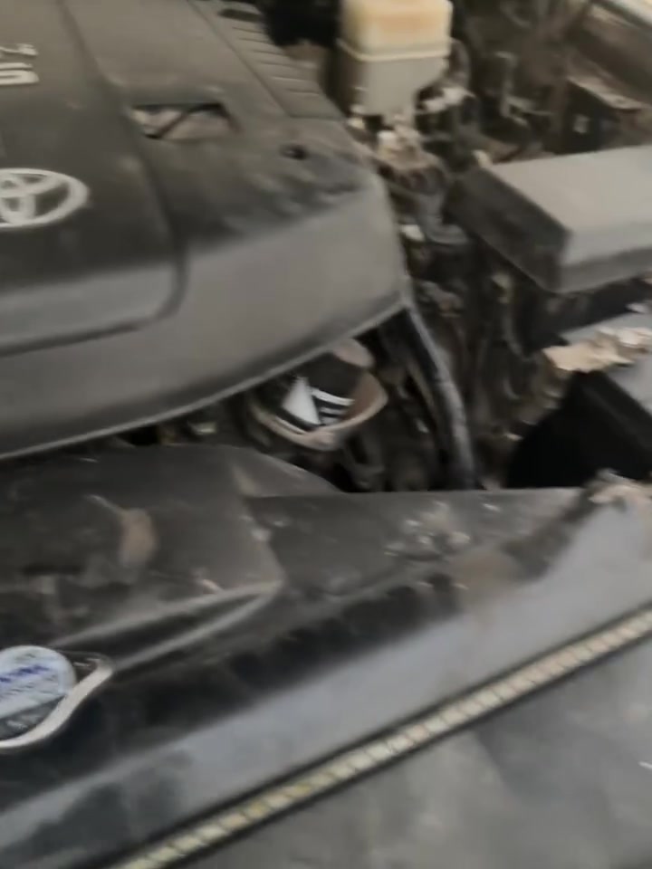 لاندكروز ٢٠١٠ماشيه ٢٣٢الف رقم بغداد فول مواصفات السياره استخدام شخصي السعر ٢٦٠  ورقه رقم الهاتف *********** رجاء الاتصال ع رقم الهاتف
