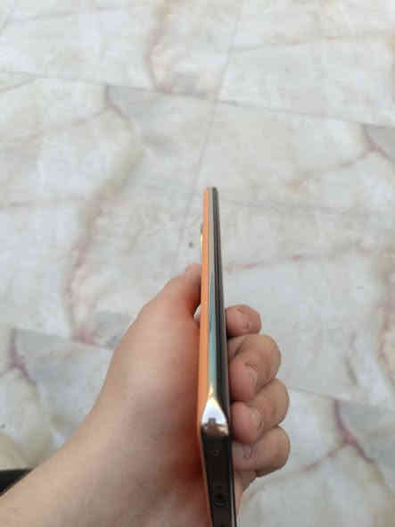 السلام عليكم. 

هونر X9b للبيع الجهاز نضيف بس الزگة مكسورة و الفلاش عطلان الباقي كلة شغال رقم صاحب الجهاز *********** (مكلف بلـ نشر)
