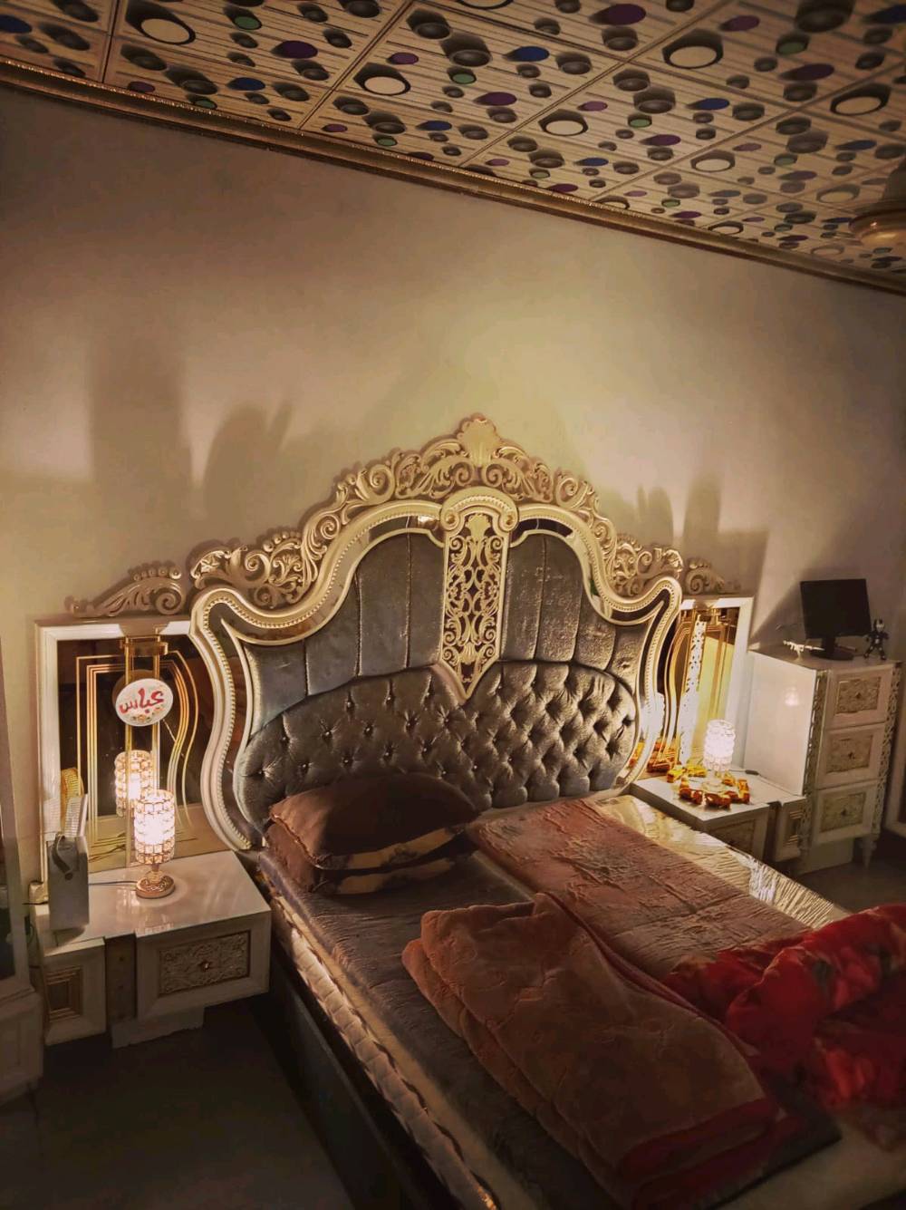 غرفه اخشاب ب900 وبيه مجال
***********