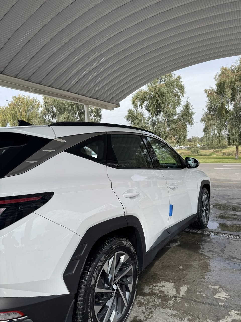 هونداي توسان ٢٠٢٤
السيارة بيه رصعه مسحوبه بل جاملغ الخلفي بارد بس 

السعر 21 ونص يعني 215 ورقة

الرقم إنكليزي جديد 🆕 

اليكم التفاصيل الآتية:

🔘 خليجي 

🔘 ماشية :40 km

🔘 الموديل2024

🔘 سعة المحرك 2.0L 

🔘 مرتبط بناقل حركة أوتو 6 نمر

🔘 يبلغ عزم الدوران 192 نيوتن/متر

🔘 عدد AIR BAG 2

🔘 حساسات أمامية 

🔘 حساسات خلفية

🔘 لايت زينون + LED

🔘 كشافات 

🔘 بك لايت LED

🔘 مفتاح التشغيل بصمة

🔘 تشغيل عن بعد  

🔘 دشبول  

🔘 شاشة (Apple Car play - Android Auto)

🔘 كاميرا دوارة

🔘 حركة المقاعد الأمامية كهرباء

🔘 داخل ابيض واسود

🔘 تتسع المقصورة ل 5 ركاب

🔘 مثبت السرعة Cruise

🔘 المودات والأوامر الصوتية

🔘 أوضاع القيادة  Drive Mode 

🔘 فحص أنظمة السيارة 

🔘 حساسات ضغط اطارات 

🔘 مقود جلد حياكة

🔘 قطعتين تبريد

🔘 هاند بريك بصمة 

🔘 اشارة في المرايا الجانبية

🔘 ويل كب 18

🔘 4 دسك

🔘 اريل نفكيتر 

‏🔘 ABS 

🔘 أوتو هولد - Auto Hold

🔘ايزوفكس - ISOFEX

🔘 نظام مانع الانزلاق

🔘 نظام نزول المنحدرات

🔘 منفذ الطاقة 12v

‏🔘 Bluetooth - USB - Type C

🔘 شاحن هاتف Wairlees

🔘 بردات أبواب خلفية

🔘 بردة خلفية

🔘 قبضات أبواب من الألمنيوم 

الرقم : *********** اتصال او وتساب 🤍.

العنوان: بغداد السيدية
