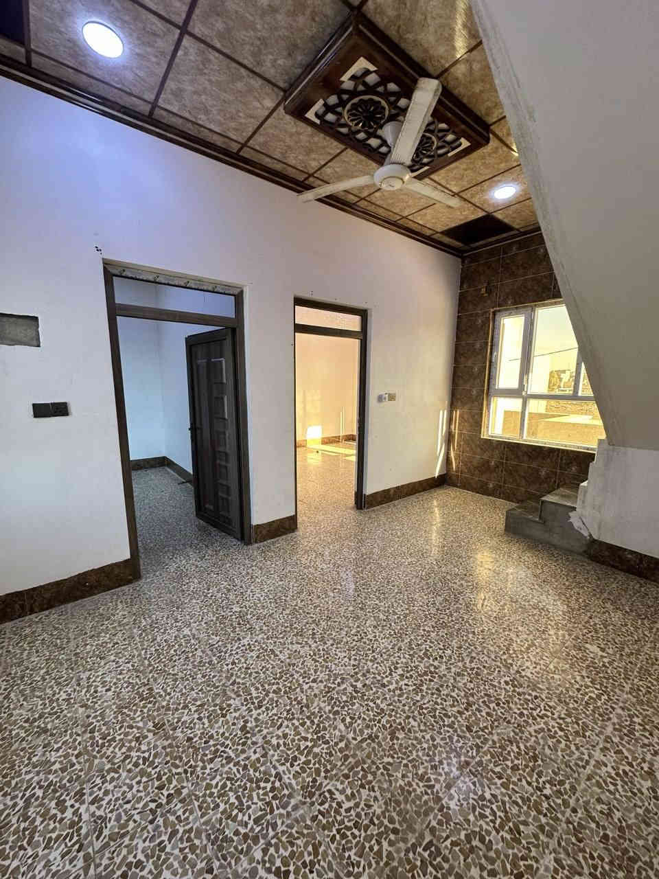 يتوفر 🛑🛑🛑🛑🛑🛑🛑🛑
شقة طابق ثاني للايجار 
في حي الوحدة الثانية جمعية حمورابي 👉👉👉👉👉
مساحة 100 متر 
بناء حديث فول سيراميك بورسلين 🫸🫸🫸🫸🫸
زيرو
تتكون من غرفة نوم وهول واستقبال وصيحات ومطبخ 
السعر 200 

للاتصال والاستفسار ***********
                                ***********
