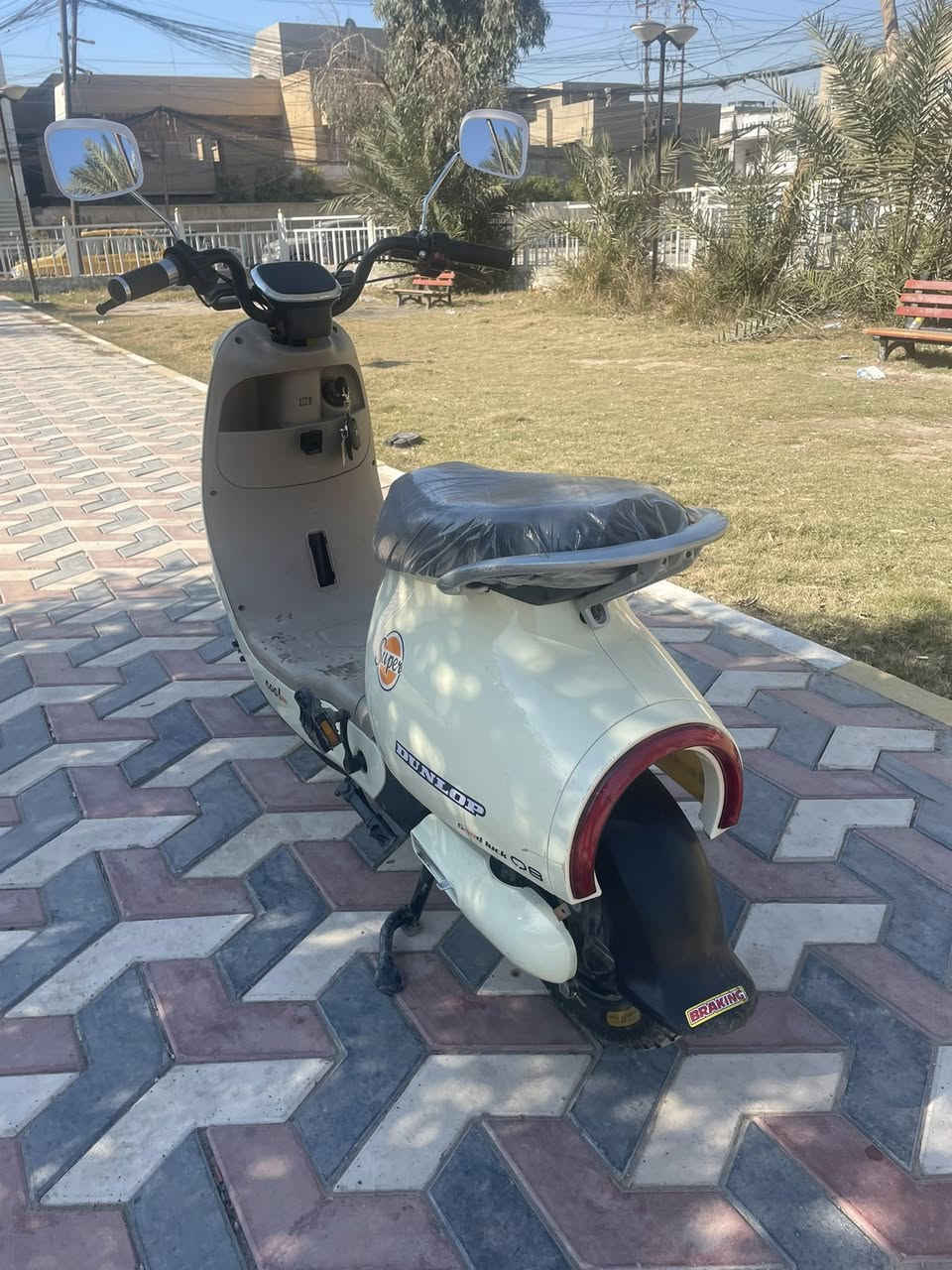 السلام عليكم دراجه شحن للبيع دراجه نضيفه جداً دراجه مستخدمه 4بطاريات كبار وياهه بصمه عدد 2وكارت ومفاح وشاحنه اصليه  السعر 350وبيهه مجال مكان بغداد الامين الثانيه تواصل ***********::::***********
