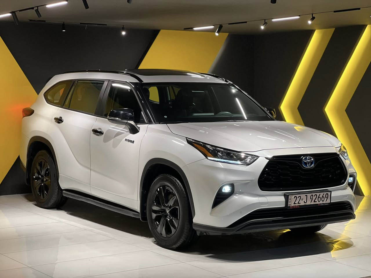 السلام عليكم للبيع هايلاندر2024ضمان شركة جيهان
فول مواصفات 
بلاك بدشن GLE
محرك 2500هايبرد
7راكب
بصمه
كشنات جلدكهربائي
شحن واير ليز
فتحه
مرايه شفط
لدات 
ماشيه 25ألف 
مكفوله عام
PPF كامل
ملاحظة فقط بيع
سعر 378
مكانهاالسليمانيه للاستفسار فقط اتصال ☎️ 
***********
