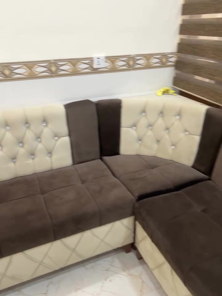 سلام عليكم ديوان ١٠مقاعد جديد ممستخدم شي قليل السعر ٣٥٠)***********
