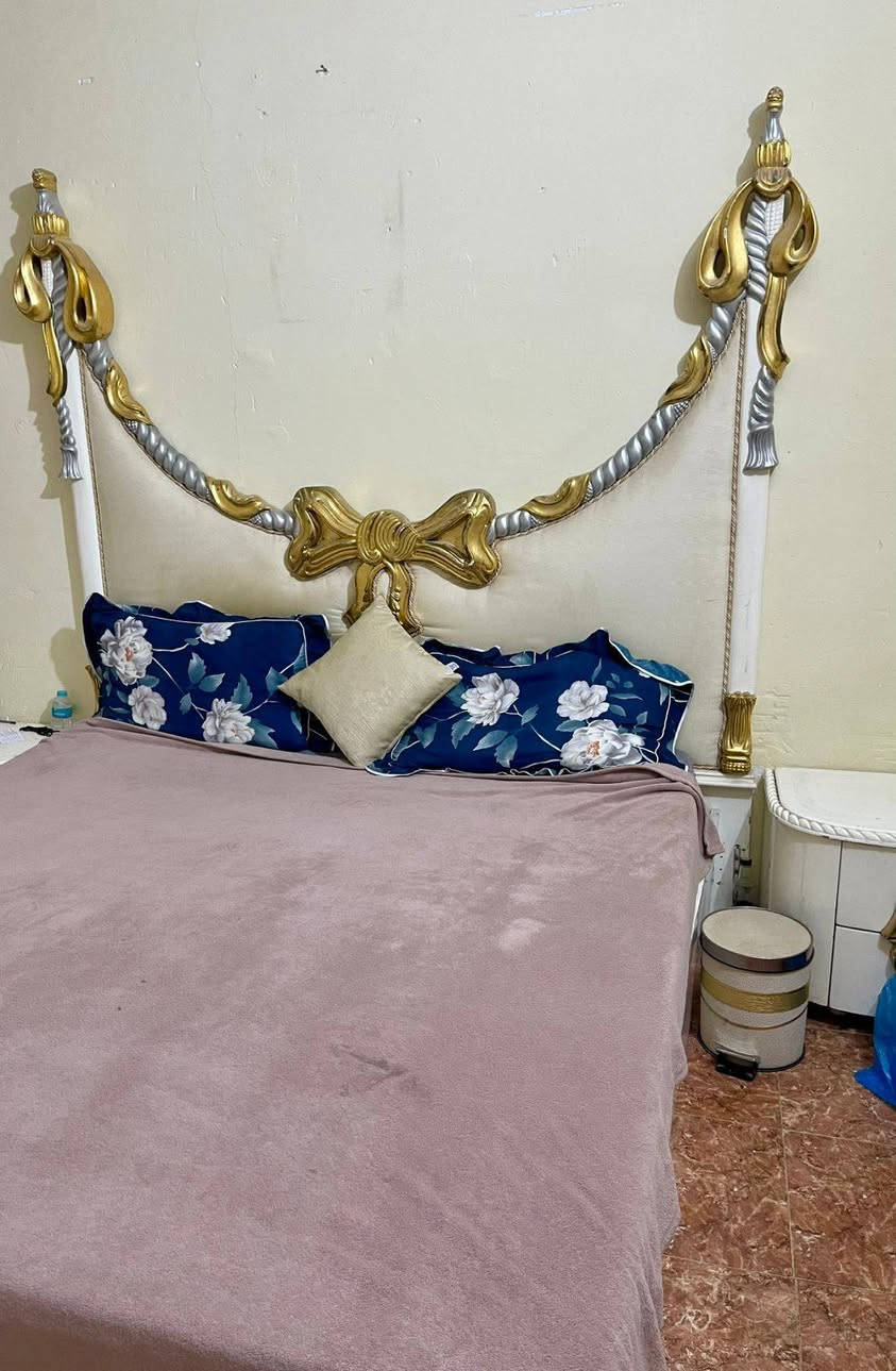 غرفه نـوم كويتي خشب درجه اولى مع كرسي عدد ثنين السعر٤٠٠
الموقع المعقل الابله ***********
