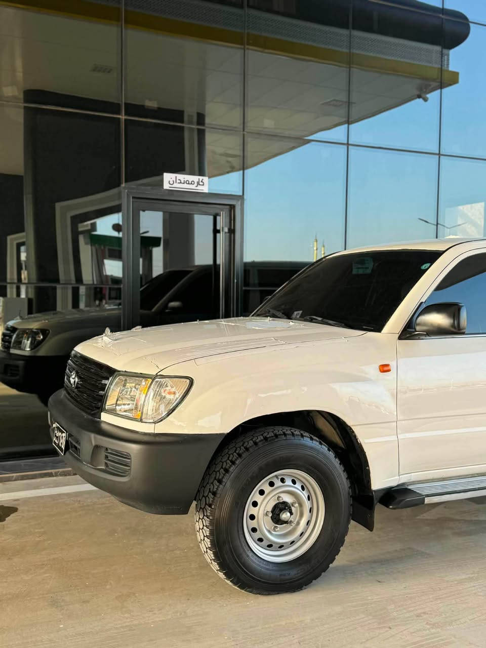 نرخ : 119$ گەڵا و مەحامەلە
تۆیۆتا لاند کروزر (مۆنیکا) (شرطة)
مۆدێل : ٢٠٠٣ 
ئاڕم پلاستیک سلێمانی بەشەرت ✅ 
پێش بچوکی مەرغوب ✅
دەشبول بەرز ✅
پێش تەبەڵە ✅
بۆیاغ : سەقف و چوار دەرگای بۆیاغە (پۆلیسی بووە)
بەشەرتی ئەوەی عام نەبێ و حیزام نەبێ ✅
بێ لێدران و ناو گرتن ✅ 
دەعامی پێشەوە بۆ دەعامی دواوە هیچ مەسرەفێکی تێدا نییە ✅
گێر و مەکینەی بەشەرت ✅
چوار تایەی نوێی تازەی بۆ بەستراوە ✅ 
ژمارەی موبایل: 0751 536 5443 & *********** رانية, السليمانية
