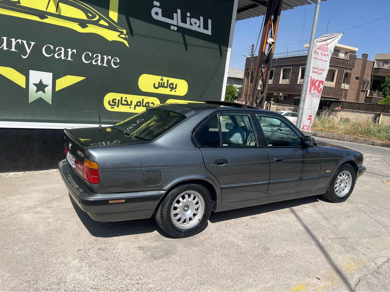 سلام عليكم 
BMW 520  محرك مسكر كبس تك فانوس دجتال
كير عادي تنتة طكتين جامات امامي كهرب تبريد ثلج علسويج  كشنات جلد مسجل شاشة سستم سماعات + رقم مسطرة جديد دولي باسمي شرط التحويل ثاني يوم هزة جديدة صبغ عام جمالية كابون بانزين باتري جديد جام امامي مبدل جديد السعر 56 بيها مجال بسيط ماشراي لاتخابر وتعبني 
***********
مكاني موصل حي المثنى موصل, نينوى
