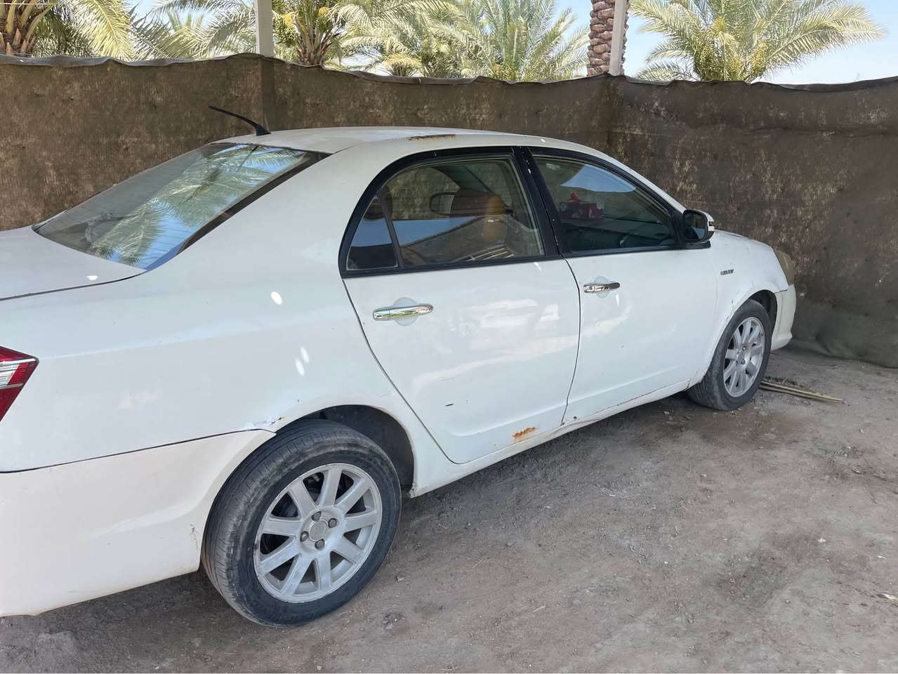 السلام عليكم للبيع جيلي موبل موديل ١٣رقم بابل باسمي سنويه لغايه٣١ السياره جاهزه كير محرك كرهبائيات كلهاشغاله السياره تحتاج ادامه ماصدات وصبغ عام وتبريد جان يشتغل وهسه ماعرف بيه ليك لو نقص غاز انطيك تبريد طافي  بيع مستعجل لغرض عمليه. ب٢٨وبيها مجال مكاني بابل قرب سيطره الاثار  للاستفسار *********** حلة, بابل
