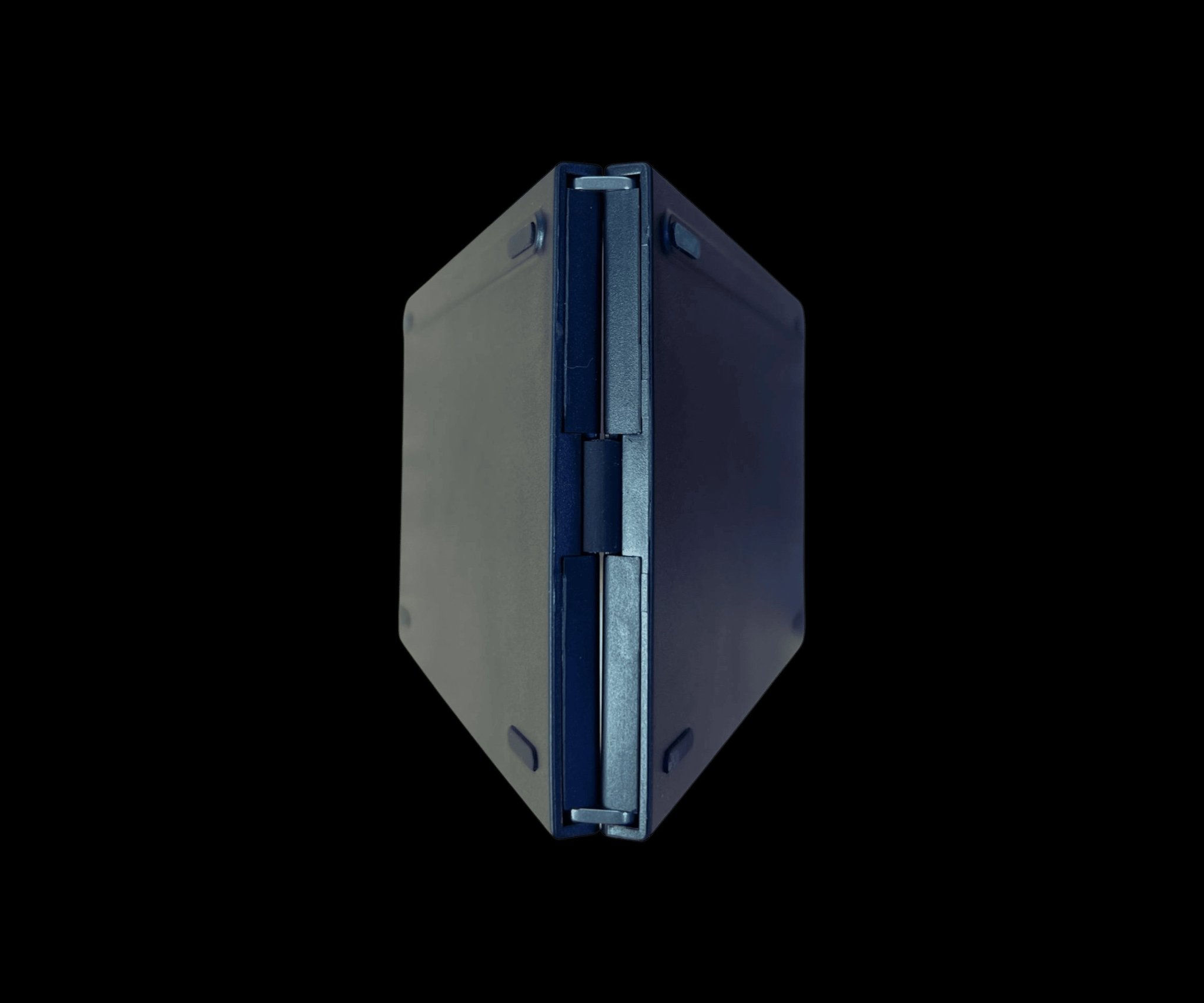 عروض رأس السنه 😍

كيبورد بلوتوث صغير قابل للطي

الاستخدامات:

مثالي للكتابة على الهواتف، التابلت، اللابتوبات، وحتى أجهزة التلفزيون الذكية.

مناسب للطلاب، ورجال الأعمال، والمستخدمين المتنقلين الذين يحتاجون لوحة مفاتيح خفيفة أثناء السفر أو التنقل.

يستخدم للكتابة السريعة في الاجتماعات أو المحاضرات أو العمل الميداني.

المميزات:

تصميم مطوي قابل للطي لتوفير المساحة وسهولة الحمل في الجيب أو الحقيبة.

اتصال بلوتوث 3.0 سريع ومستقر متوافق مع iOS  Android  Windows.

مفاتيح ثنائية اللغة (عربي–إنجليزي) للاستخدام المريح في جميع الحالات.

هيكل نحيف وخفيف الوزن (Ultra Slim & Ultra Light) سهل الحمل والاستخدام في أي مكان.

مفاتيح ناعمة وصامتة بتقنية Scissor Switch تمنح تجربة كتابة مريحة.

بطارية داخلية قابلة للشحن عبر منفذ Type-C مع استهلاك منخفض للطاقة.

نظام إيقاف تلقائي (Auto Sleep) لتوفير الطاقة عند عدم الاستخدام.

زر اتصال سريع (Connect Button) لتسهيل الربط بالأجهزة الجديدة.

تصميم أنيق بلون أسود عصري مناسب للاستخدام المكتبي والميداني.

محتويات الصندوق:

كيبورد بلوتوث صغير قابل للطي.

كابل شحن Type-C.

دليل الاستخدام.

الملاحظات:

الأبعاد عند الطي: تقريبًا 10 × 18 × 2 سم.

يُفضّل شحن الكيبورد بالكامل قبل أول استخدام.

خطوات التوصيل:

1. شغّل المفتاح إلى وضع ON.
2. اضغط مرتين على Connect.
3. فعّل البلوتوث في جهازك واختر Bluetooth 3.0 Keyboard.

التوصيل بغداد 3 الاف باقي المحافظات 5 الاف

السعر: تواصلو مع ***********
