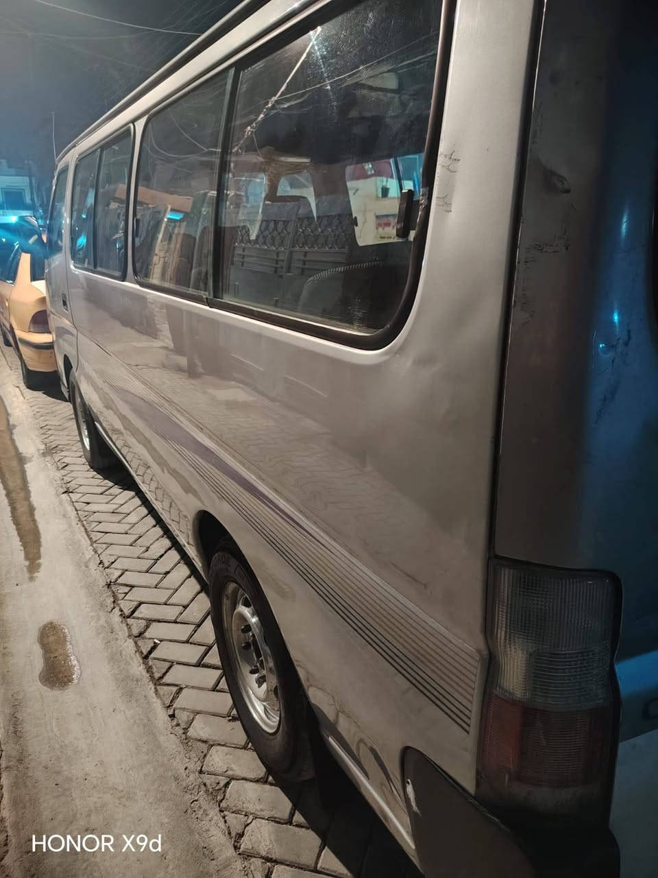 سلام عليكم نيسان يورفان للبيع مديل ١٠غير مكينة اكسل حدادية خير من اللة دوشمة جديدة بيها صبغ قليل سيارة جاهزة غبل لشارع رقم***********
