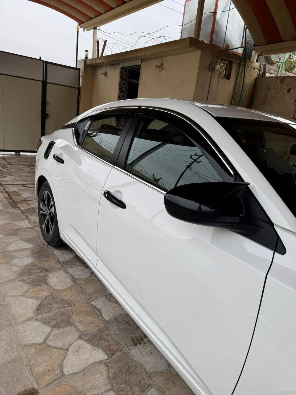 نيسان سنترا 2023 
موصفات SV 
وارد امريكي دخلت للعراق كلين 
وحادثها بالعراق فقط بنيد وباقي السياره مكفولة كفالة عامة بدون دواخل 
مواصفات تحكمات ستيرن نقاط عمياء
رادار تثبيت سرعة اوامر صوتية 
رقم اربيل باسمي تحويل ثاني يوم

***********
