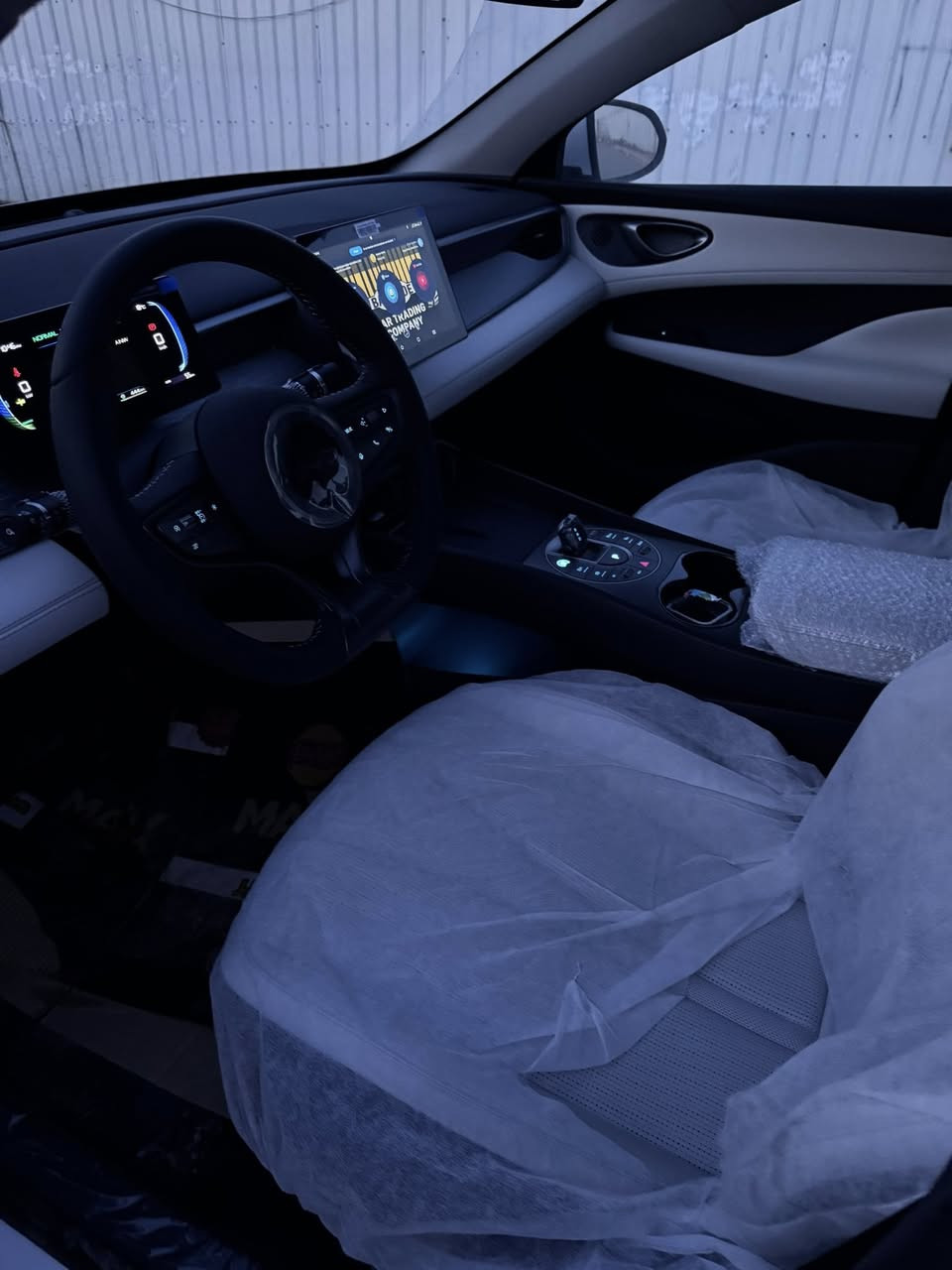 سلام عليكم بيوايدي سيل 05
صفر كيلو متر زيرو كفاله عامه بيها طخه بسيطه 
كامله كل اعراضها كارت وبصمه وشاحن وباقي الملحقات 
مكاني بغداد حي الاعلام ***********
السعر 18250
